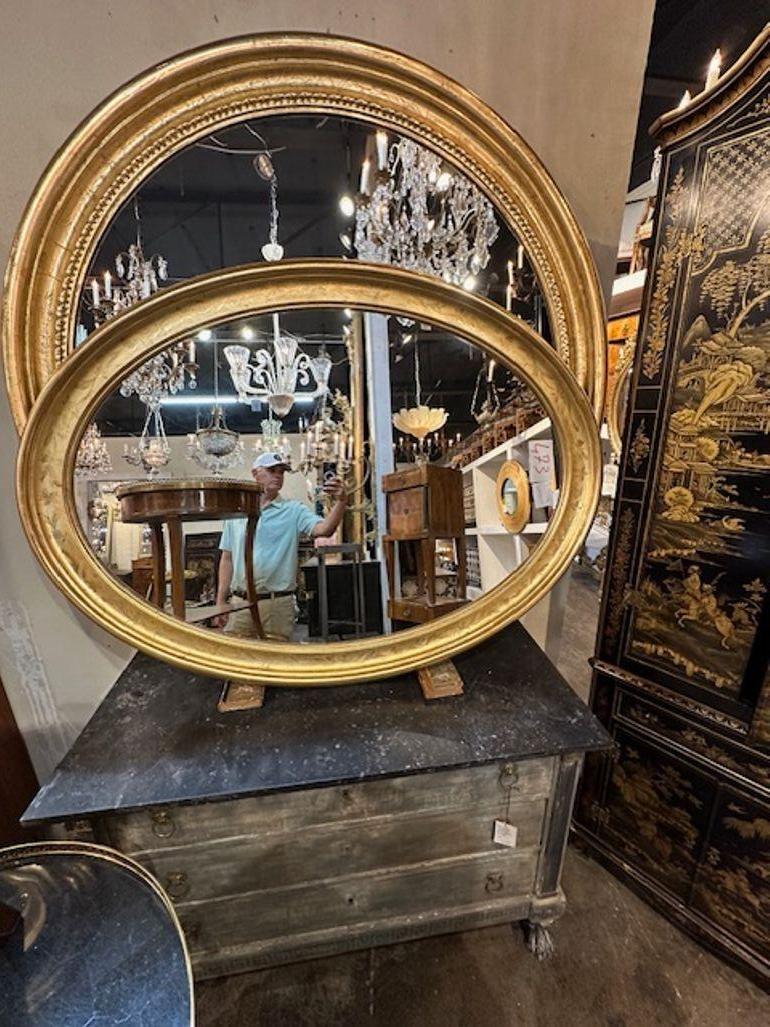 Bois doré Grands miroirs ovales Louis Philippe à feuilles d'or en vente