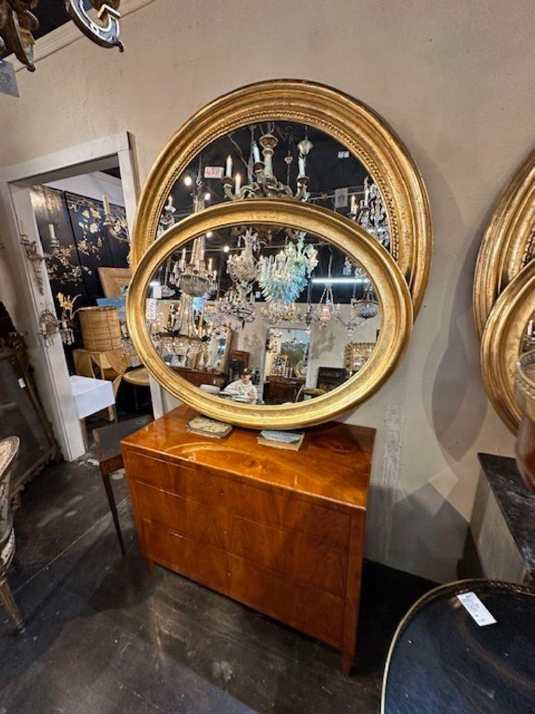 Grands miroirs ovales Louis Philippe à feuilles d'or en vente 1