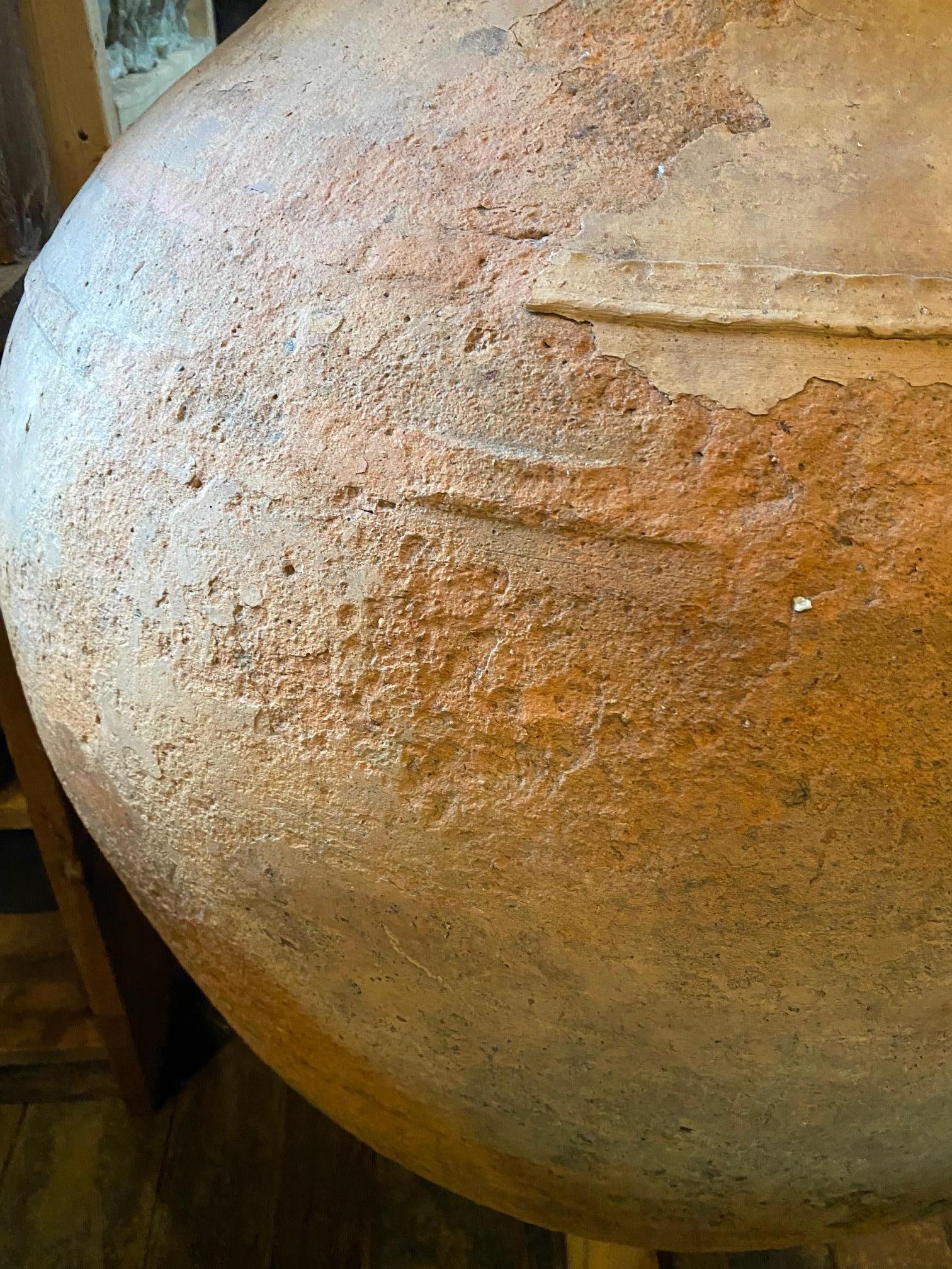Vaso da olio in terracotta greca di grandi dimensioni in vendita 2