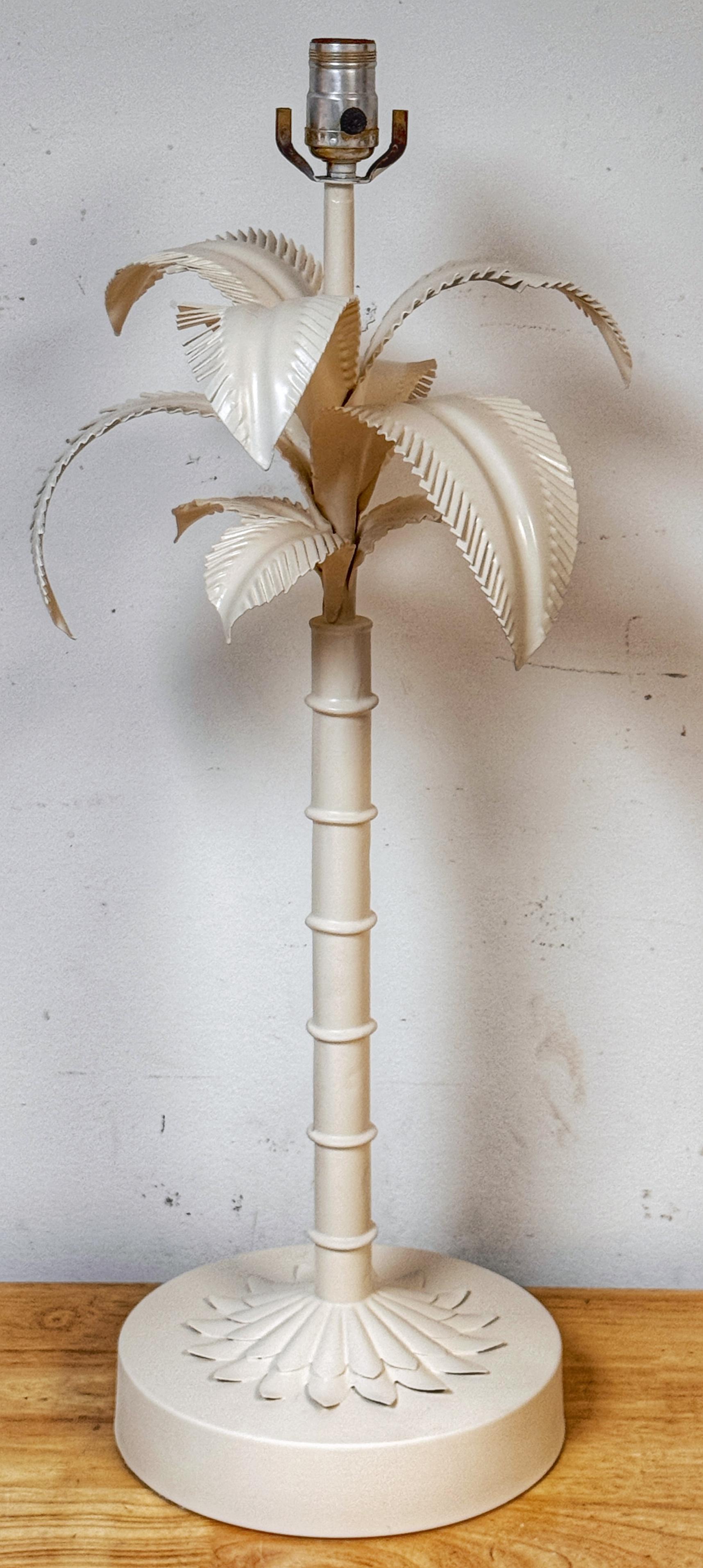 Large Scale Hollywood Recency White Lacquered Tole Palm Tree Lamp 

USA, Circa 1950s

Add a touch of vintage glamour to your space with this stunning Hollywood Regency palm tree lamp. Crafted from tole metal and finished in an elegant white lacquer,