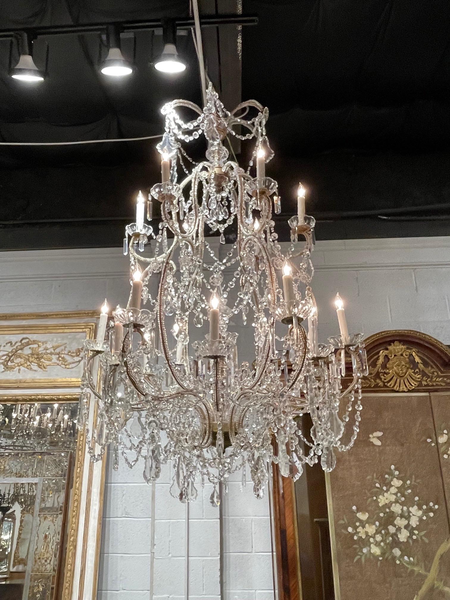 Lustre à grande échelle en cristal perlé italien à 18 feux en vente 1