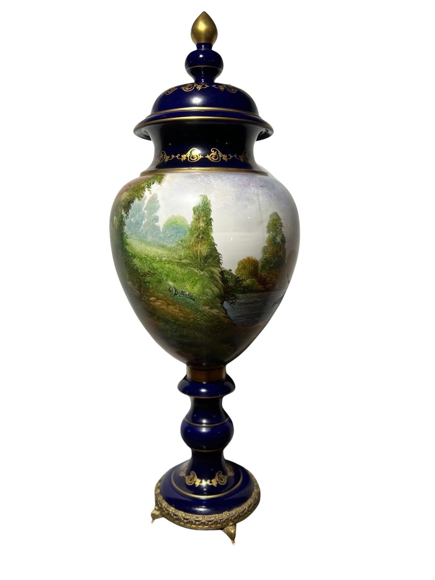 Urna con coperchio 