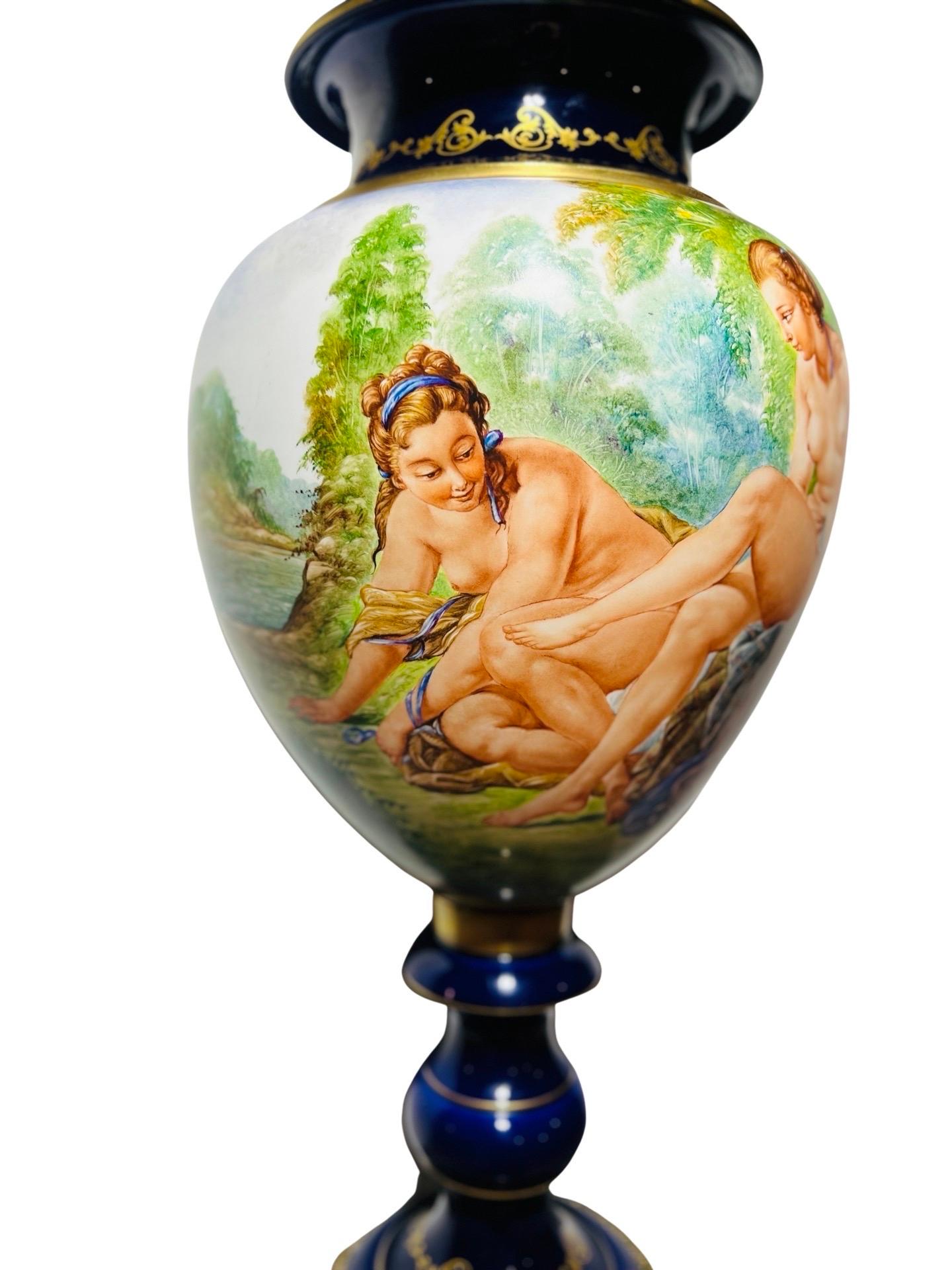 Italiano Urna con coperchio 