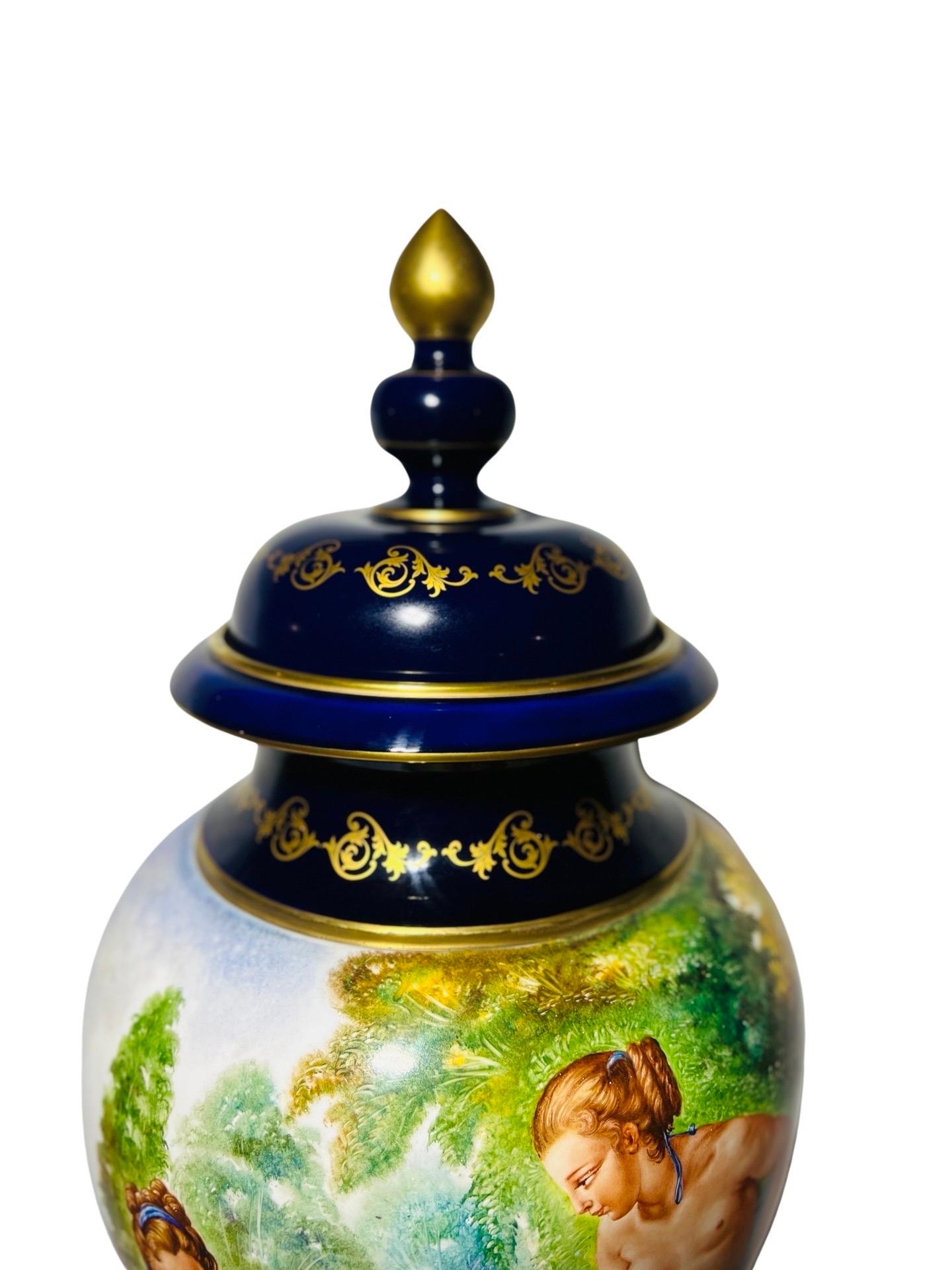 Urna con coperchio 