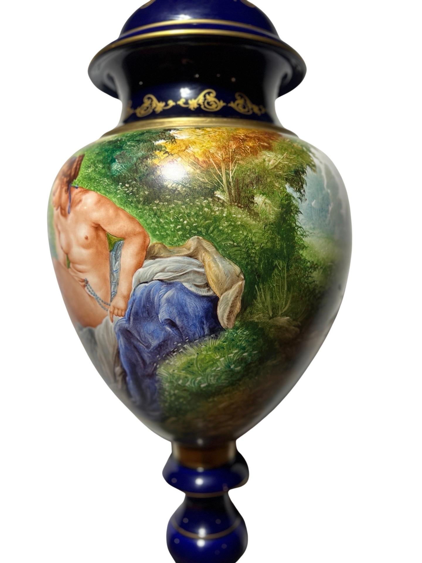 Urna con coperchio 