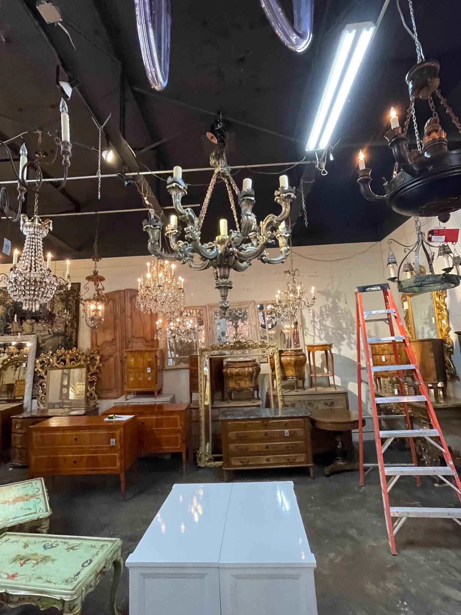 Large Scale Italian Carved Giltwood Chandelier For Sale 1