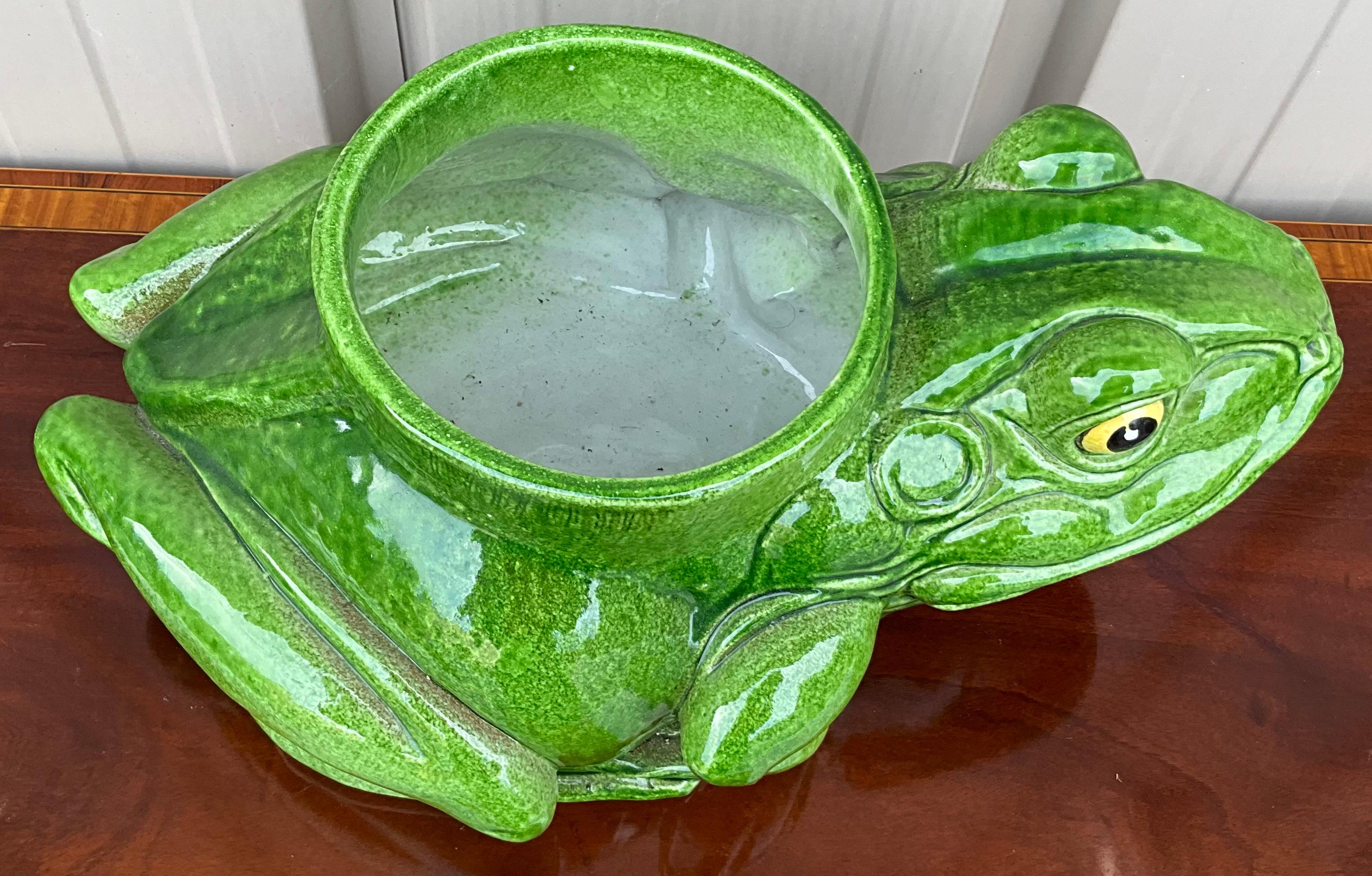 Grande jardinière grenouille italienne de style Hollywood Regency en terre cuite Bon état - En vente à Kennesaw, GA