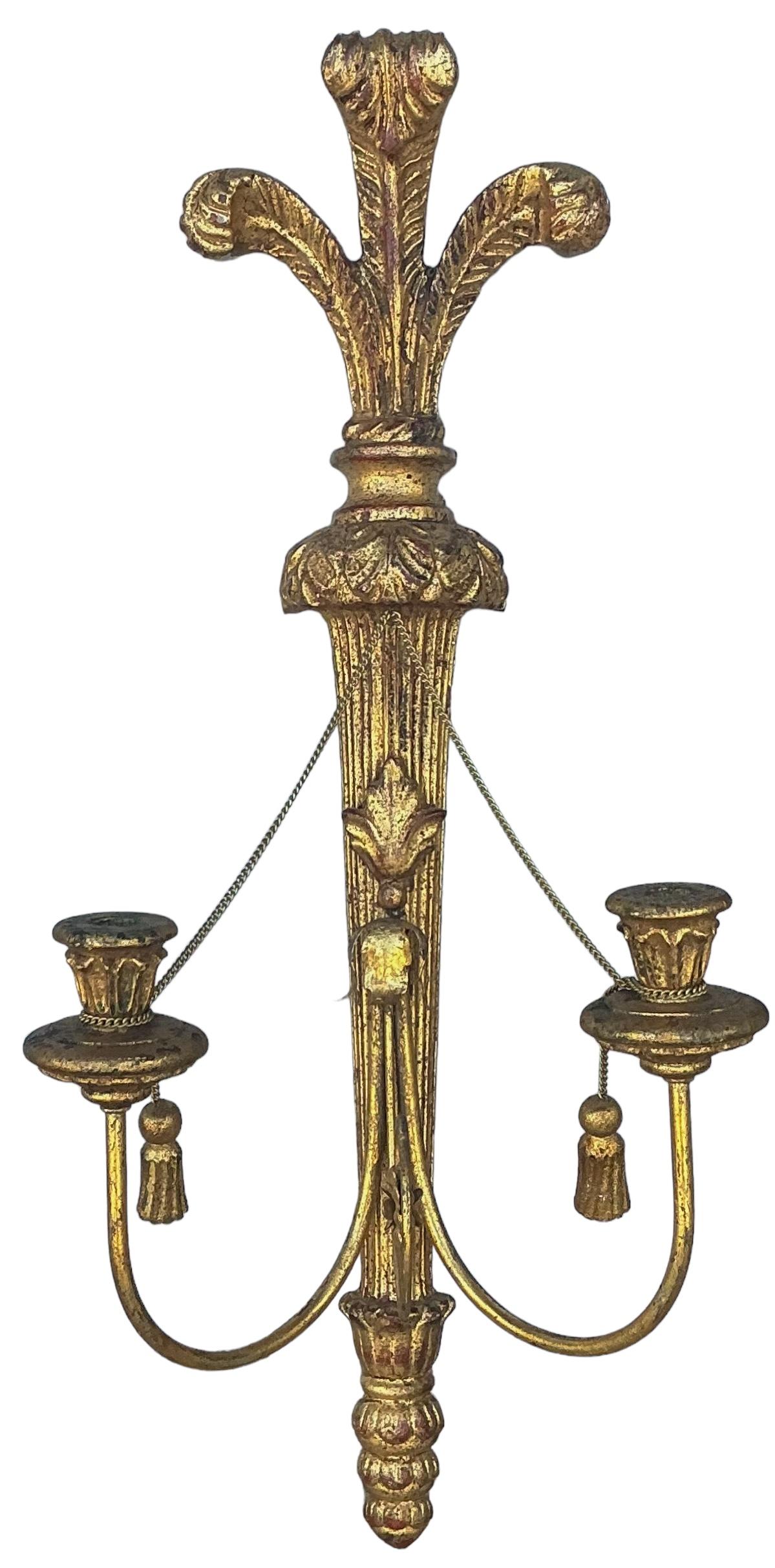 Paire d'appliques de style Régence italienne en bois doré à grande échelle - glands / plumes Bon état - En vente à Kennesaw, GA