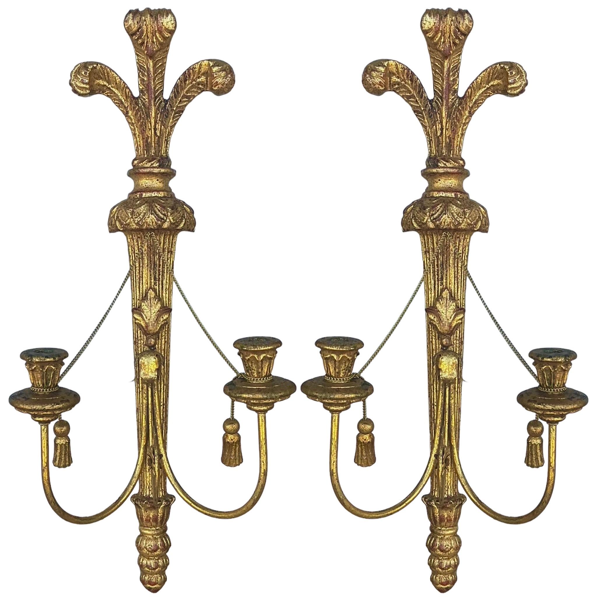 Paire d'appliques de style Régence italienne en bois doré à grande échelle - glands / plumes en vente 2