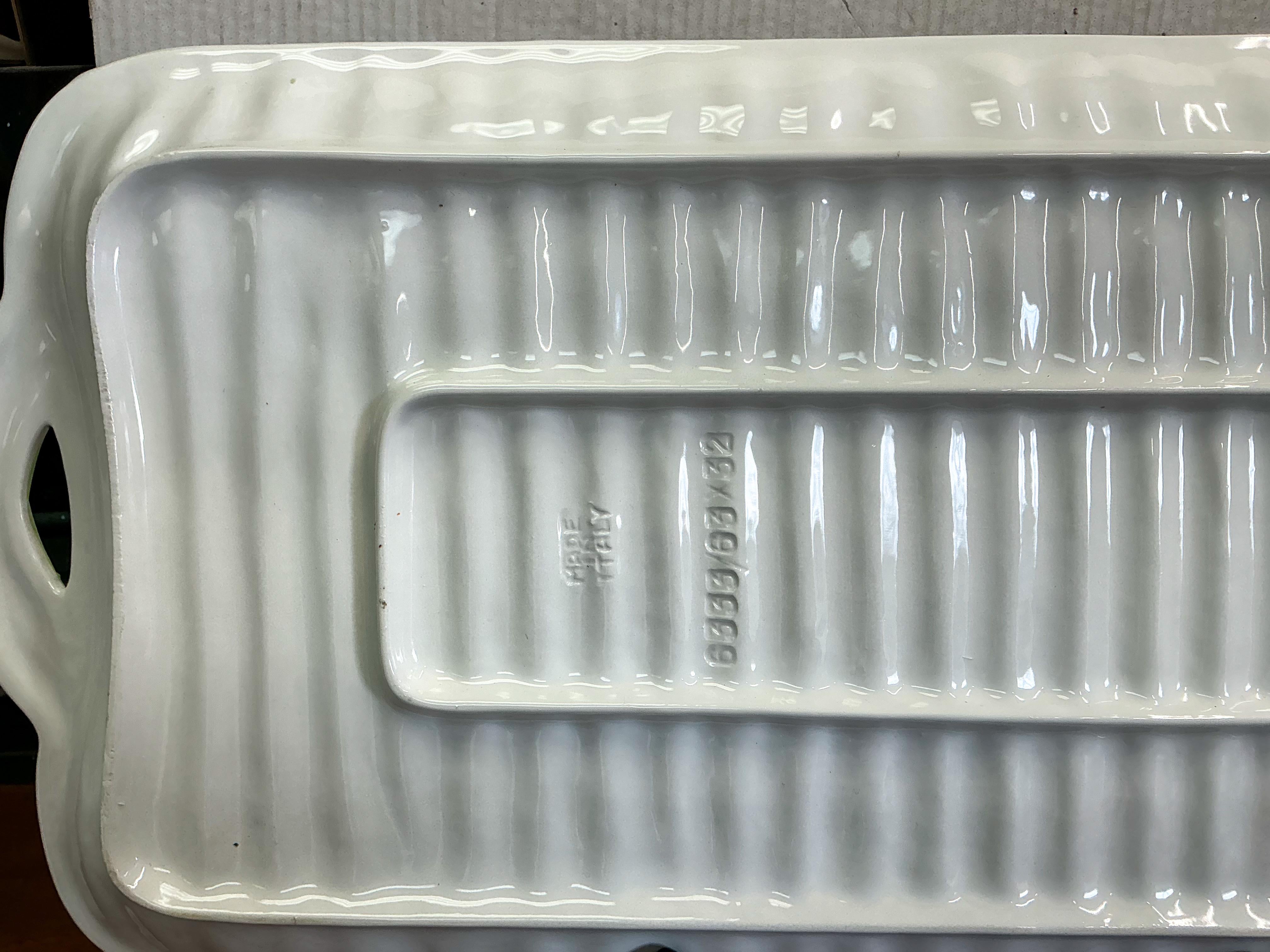 Large Scale Italian Victorian Style Asparagus Form Serving Platter - 24.5” In Good Condition For Sale In Kennesaw, GA