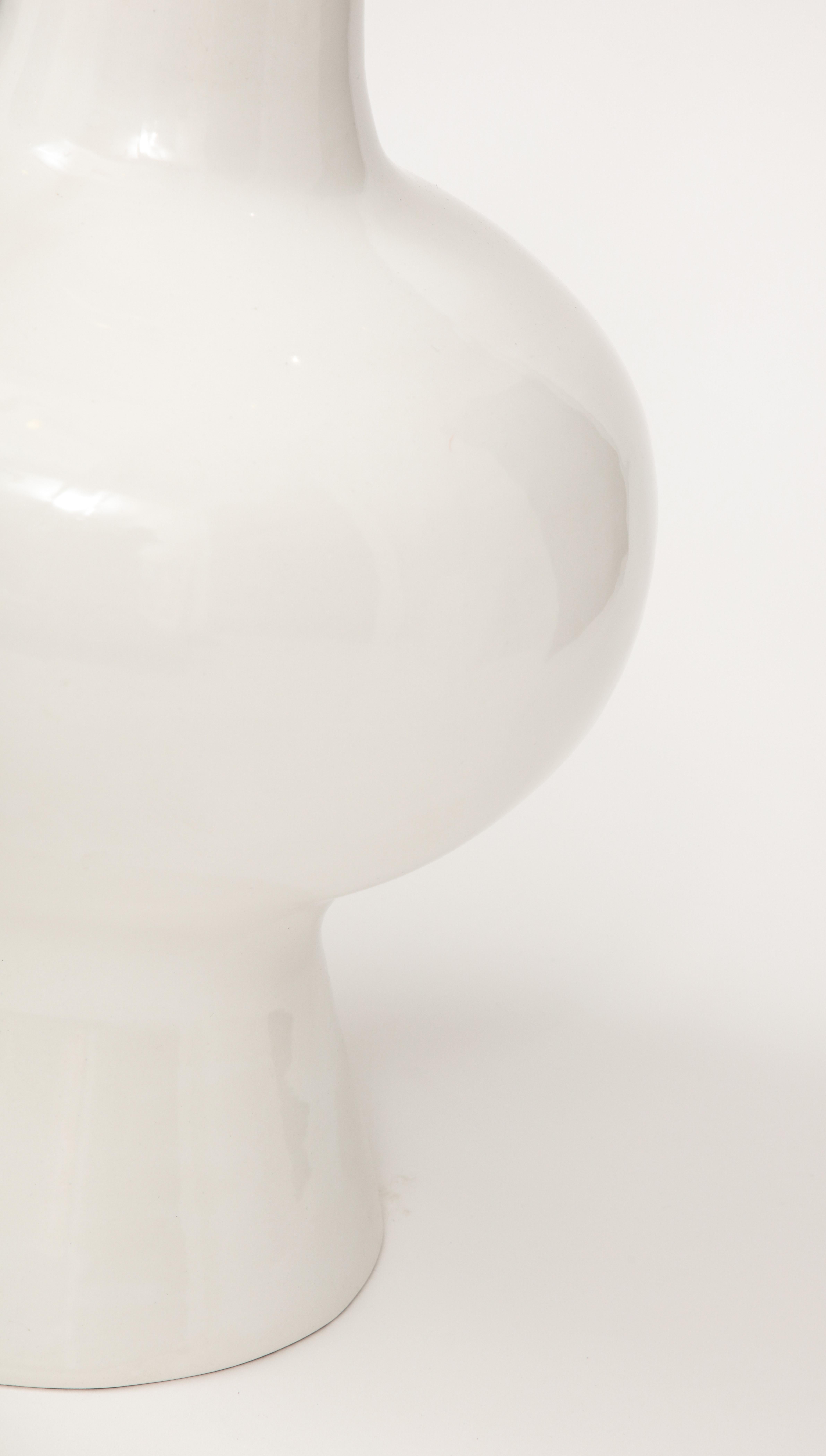 Large Scale Italian White Ceramic Lamp, 1960's For Sale 8