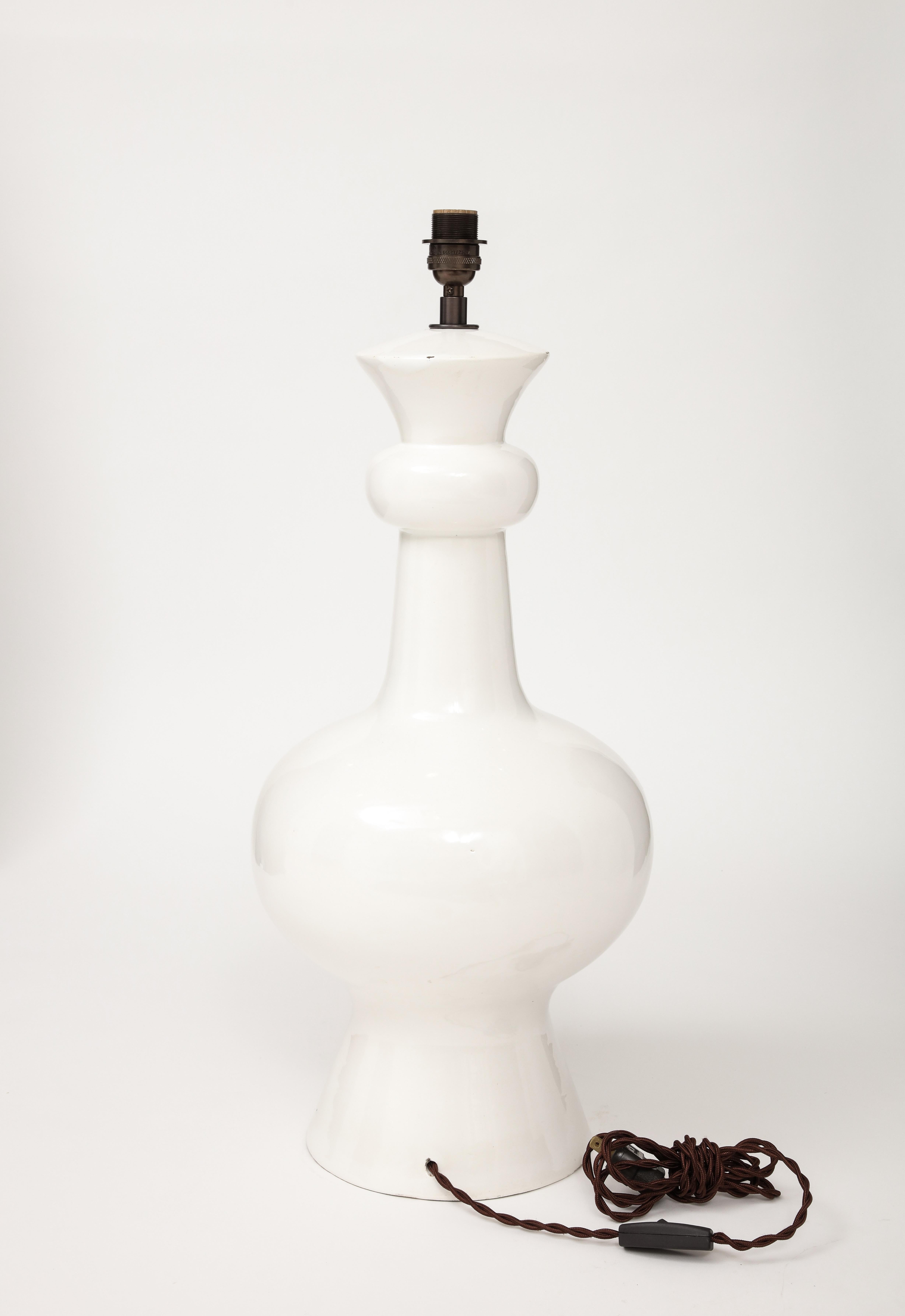 Grande lampe italienne en céramique blanche, années 1960 en vente 4