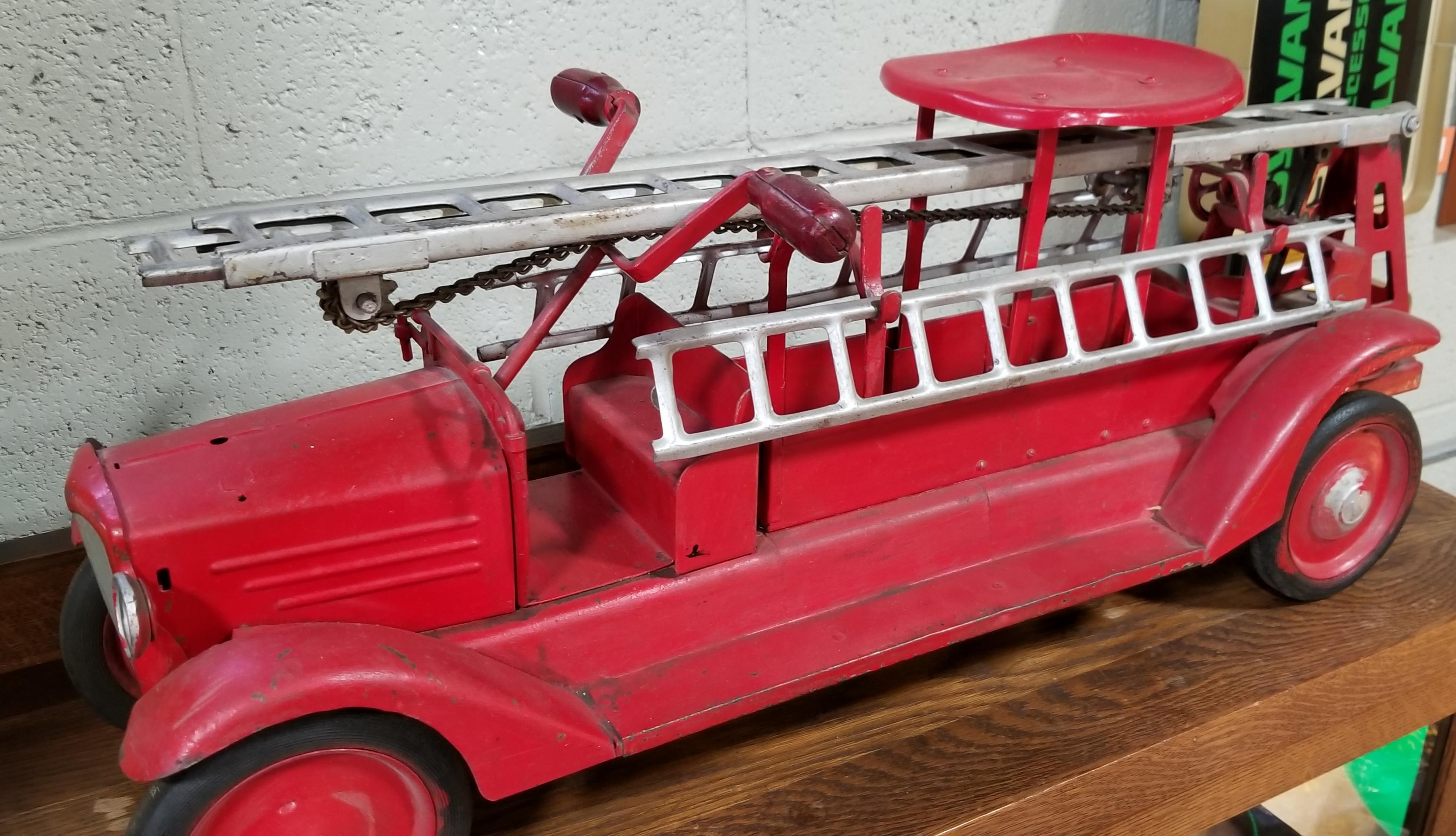 Large-Scale Keystone Ride-On Toy Fire Truck In Fair Condition For Sale In Fulton, CA