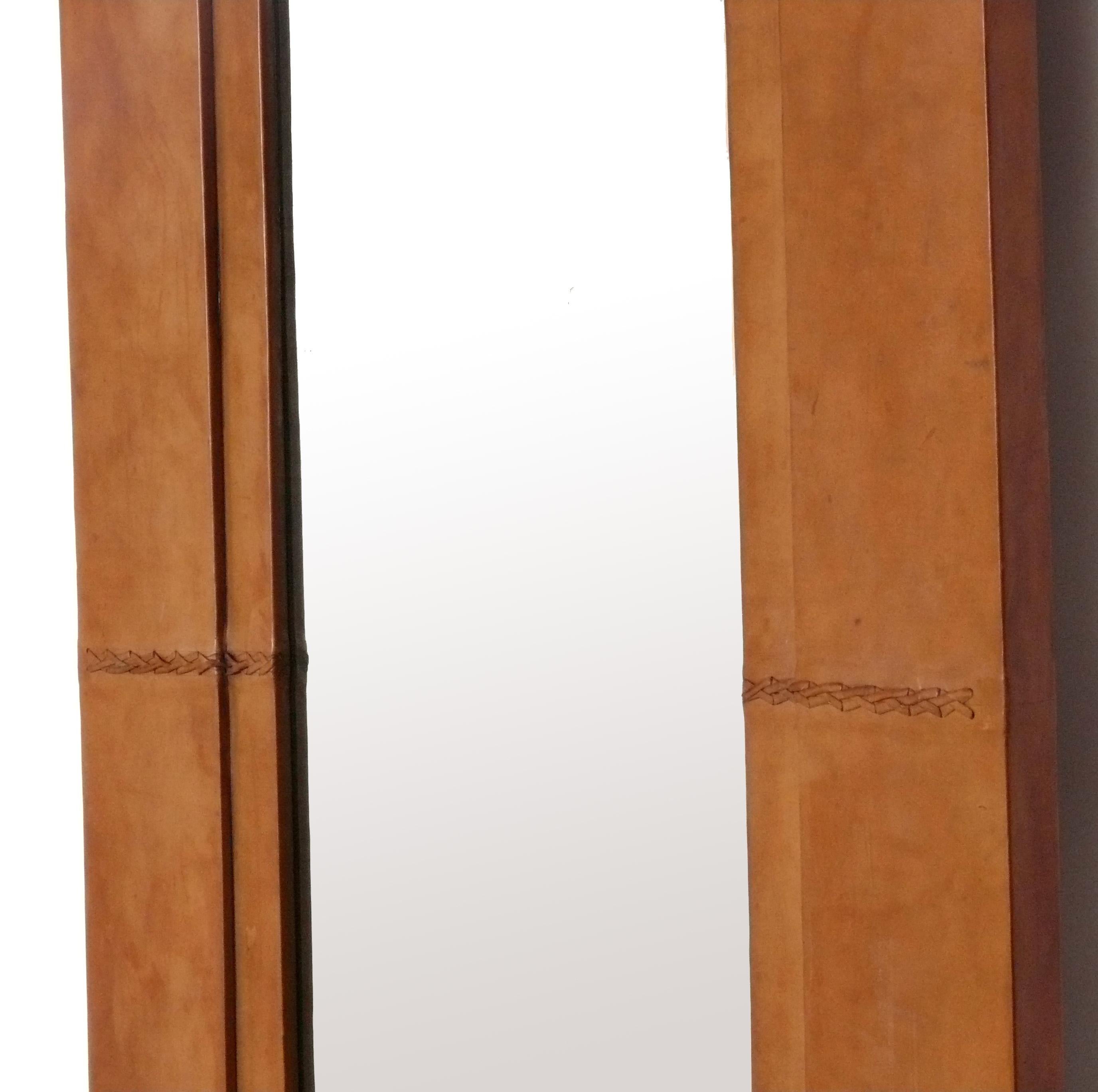 Mid-Century Modern Miroir en cuir à grande échelle 86,5 