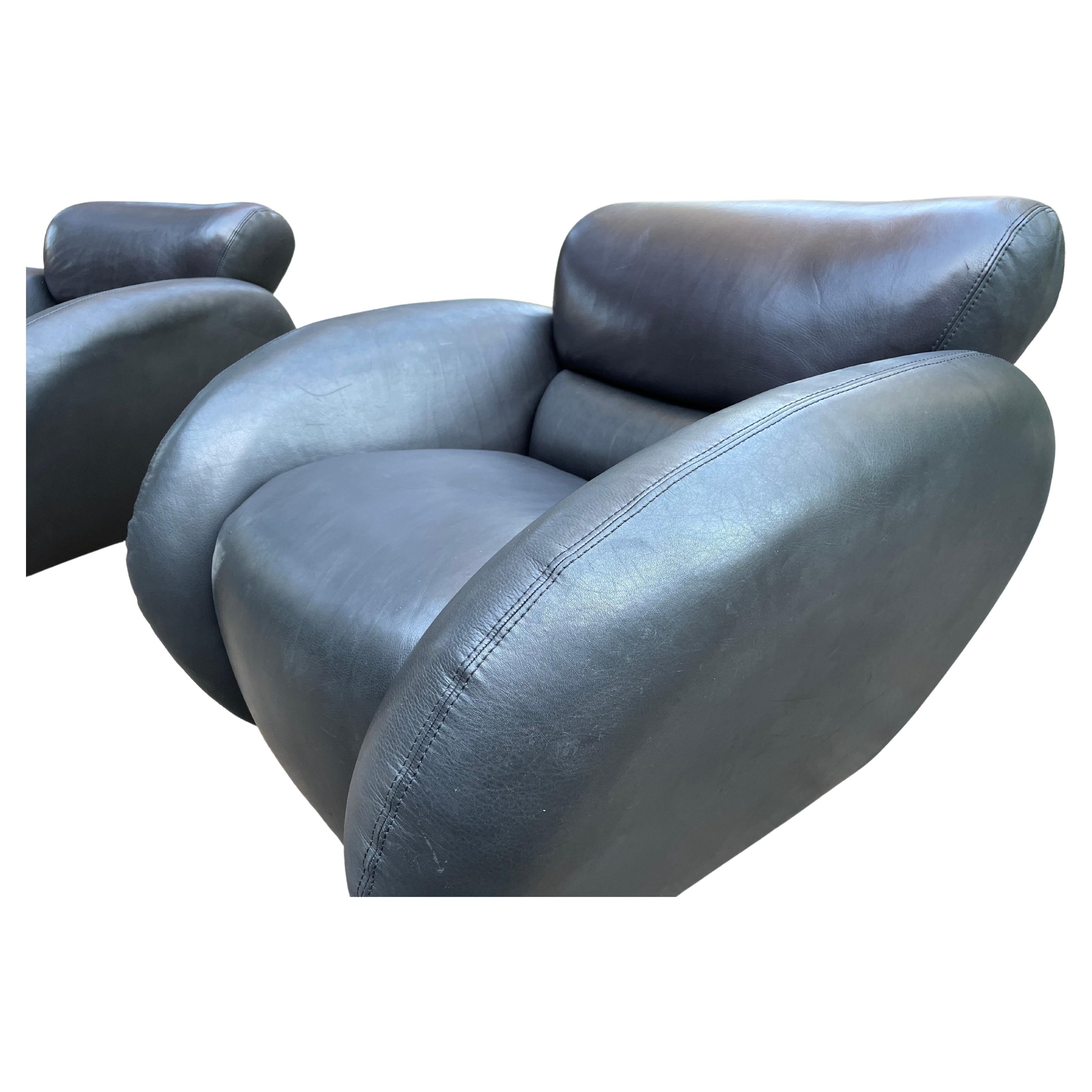 Large Scale Leather Swivel Lounge Chairs for Directional For Sale 3