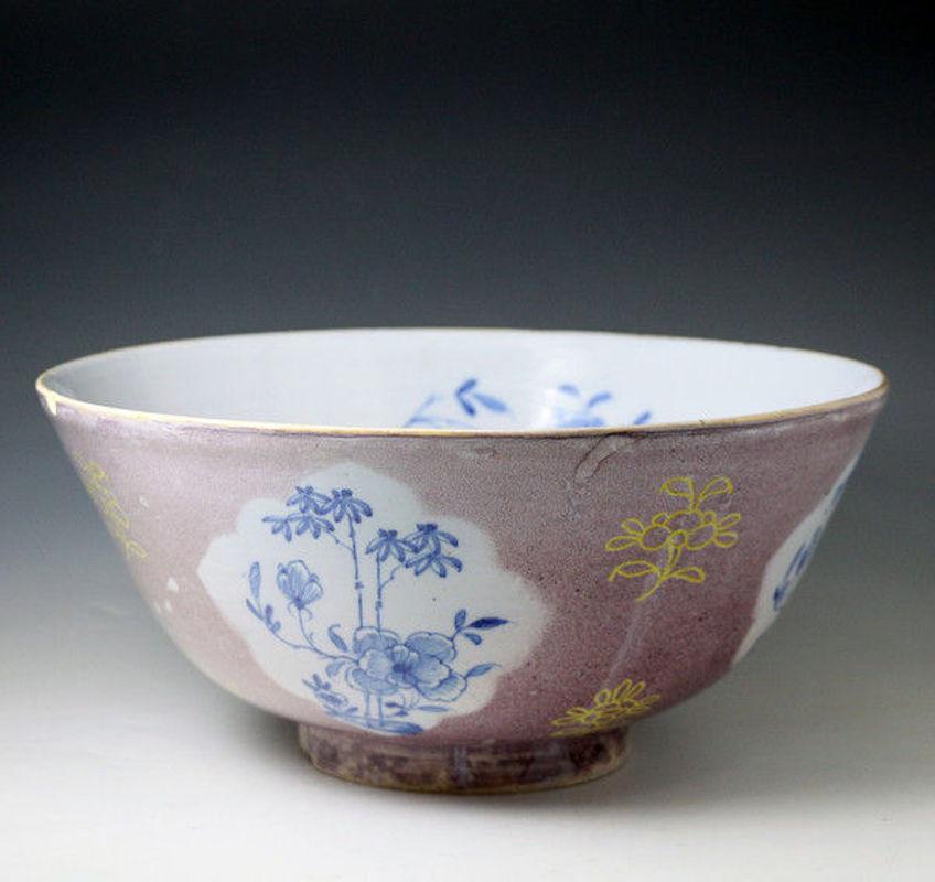 Large Scale London Delft Bowl, 1750 In Good Condition For Sale In Woodstock, OXFORDSHIRE