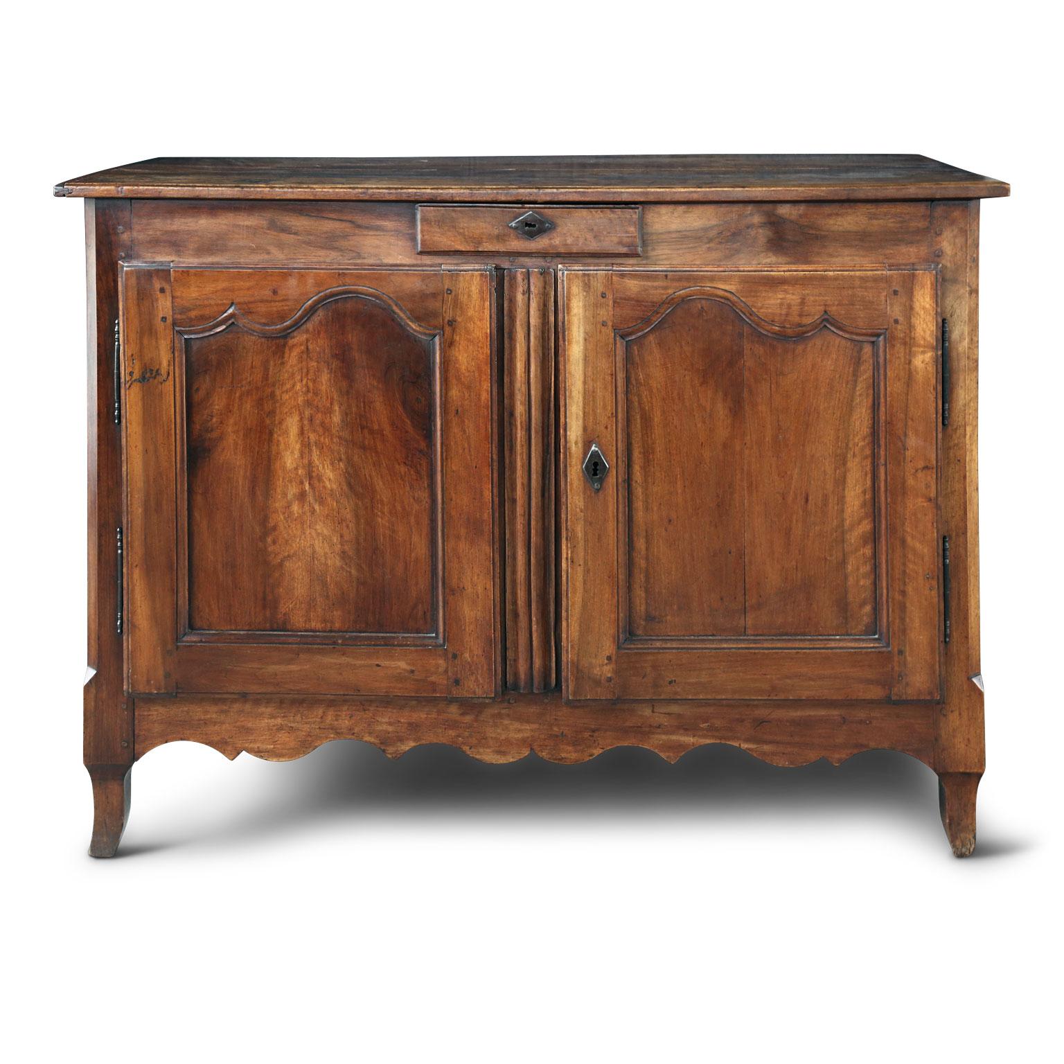 Large-scale Louis XV buffet, hand carved in walnut and cherry. Constructed circa 1760-1780 in a Provincial style using mortise and Tenon joints, dovetailed drawer and early hardware. Two doors and one drawer accessible with two keys and nice, old