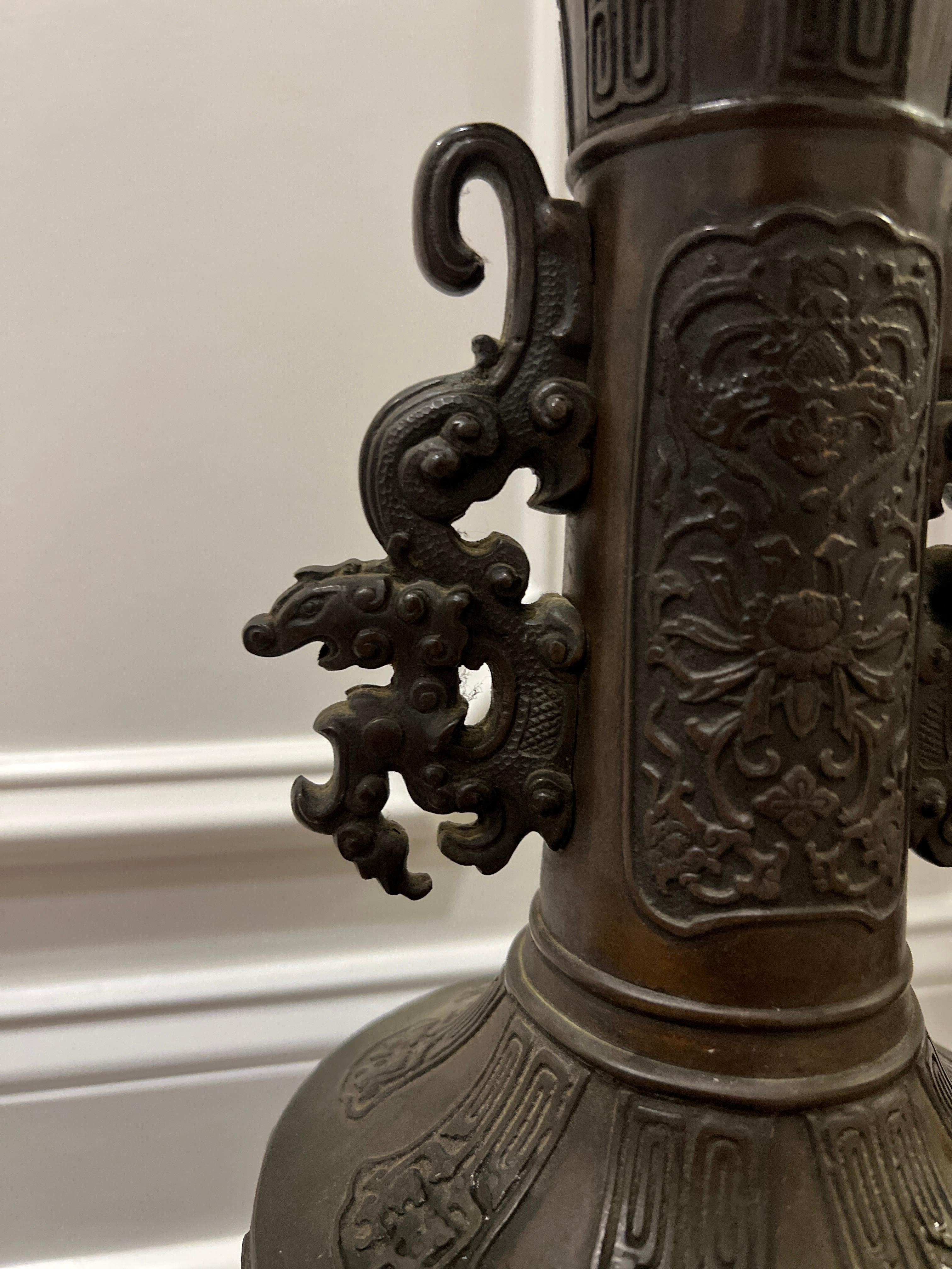 Large Scale Meiji Japanese Bronze Table Lamp W/ Floral Candelabra Mounts In Good Condition For Sale In Atlanta, GA
