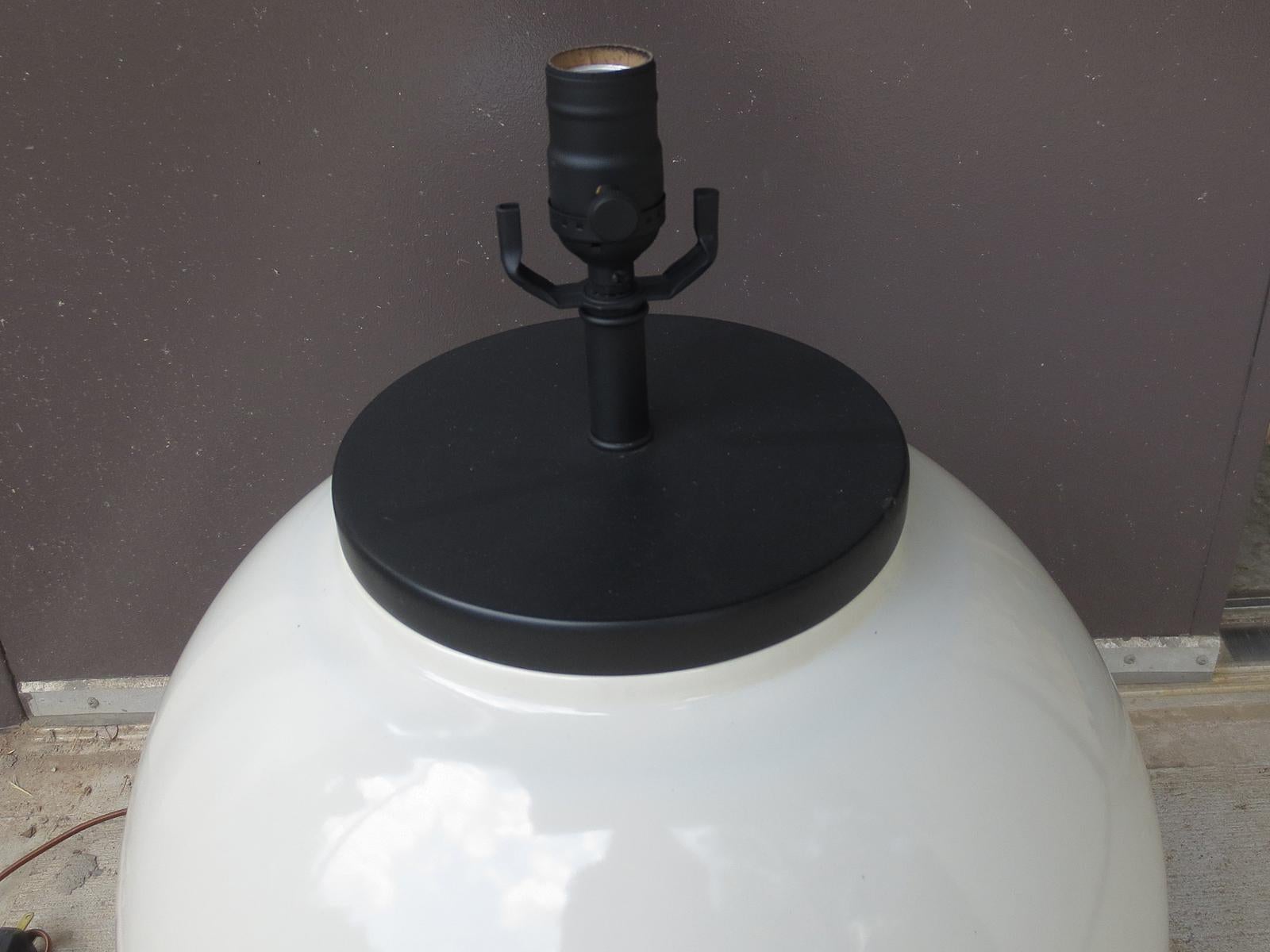 Large Scale Mid-20th Century Round White Ceramic Lamp, Black Base, circa 1960s For Sale 8