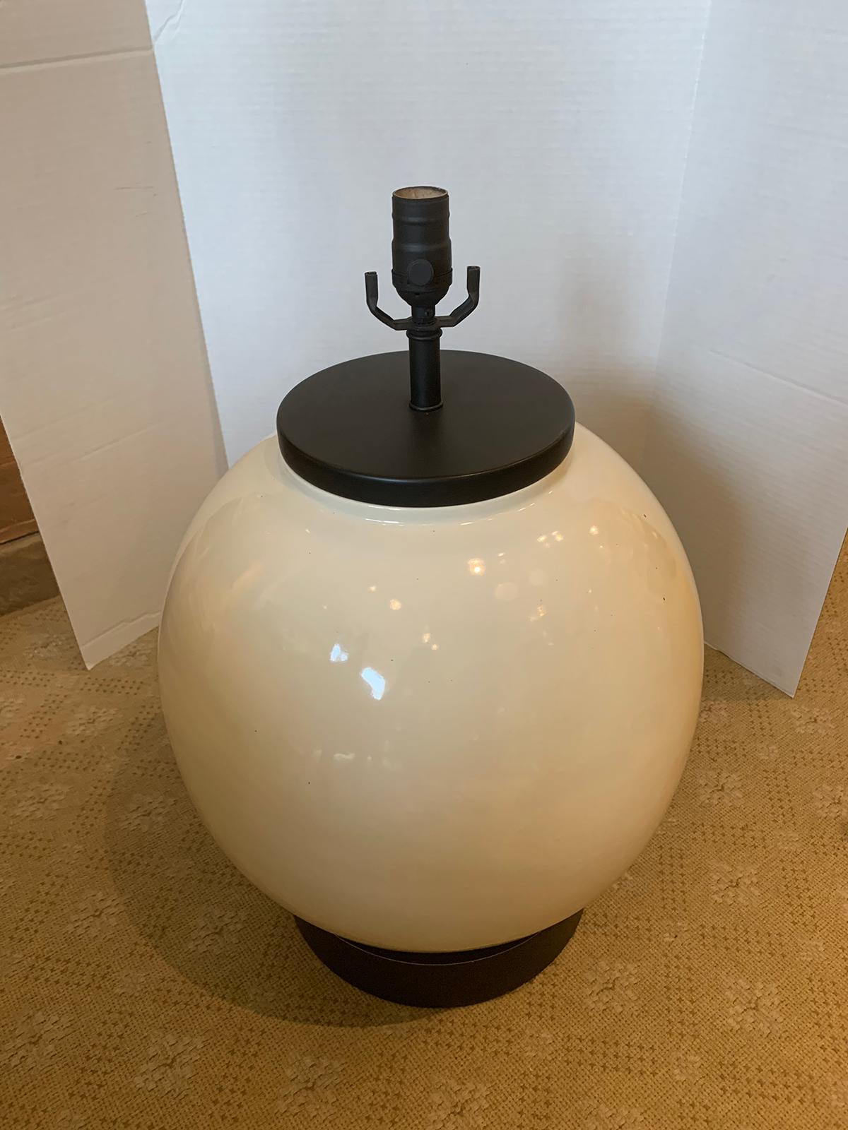 Large Scale Mid-20th Century Round White Ceramic Lamp, Black Base, circa 1960s For Sale 10