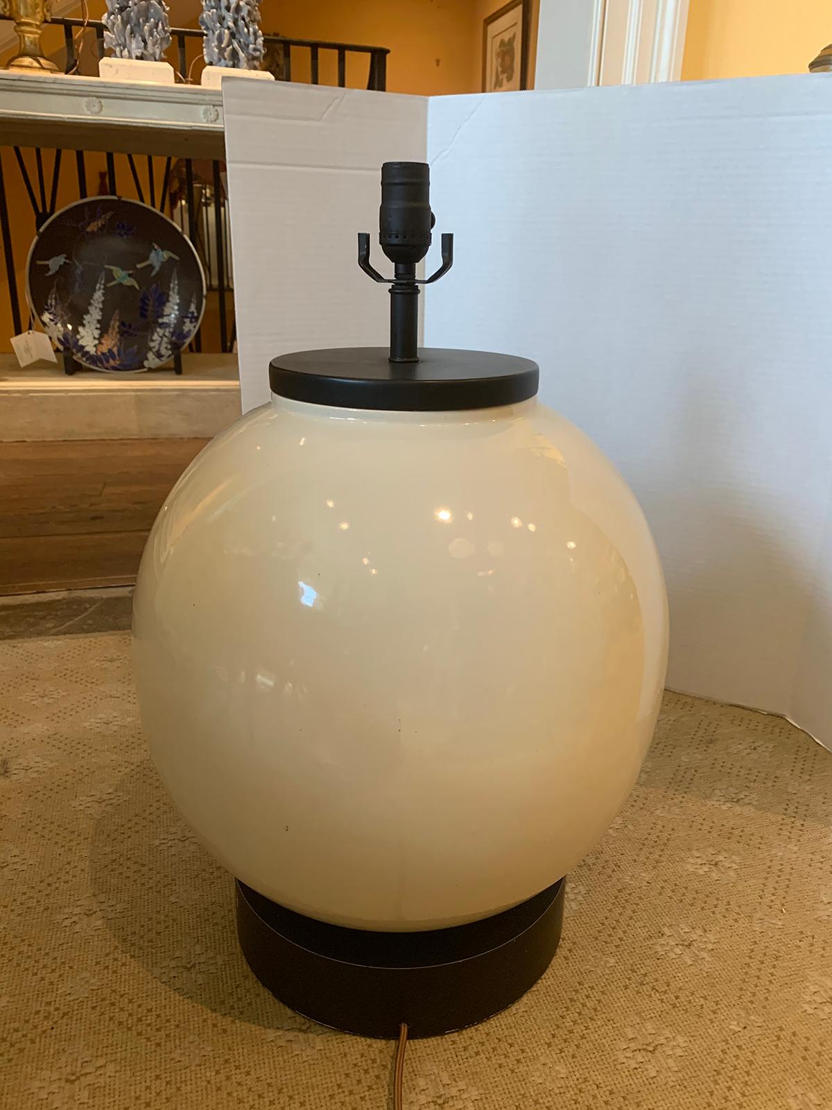 Large Scale Mid-20th Century Round White Ceramic Lamp, Black Base, circa 1960s For Sale 2