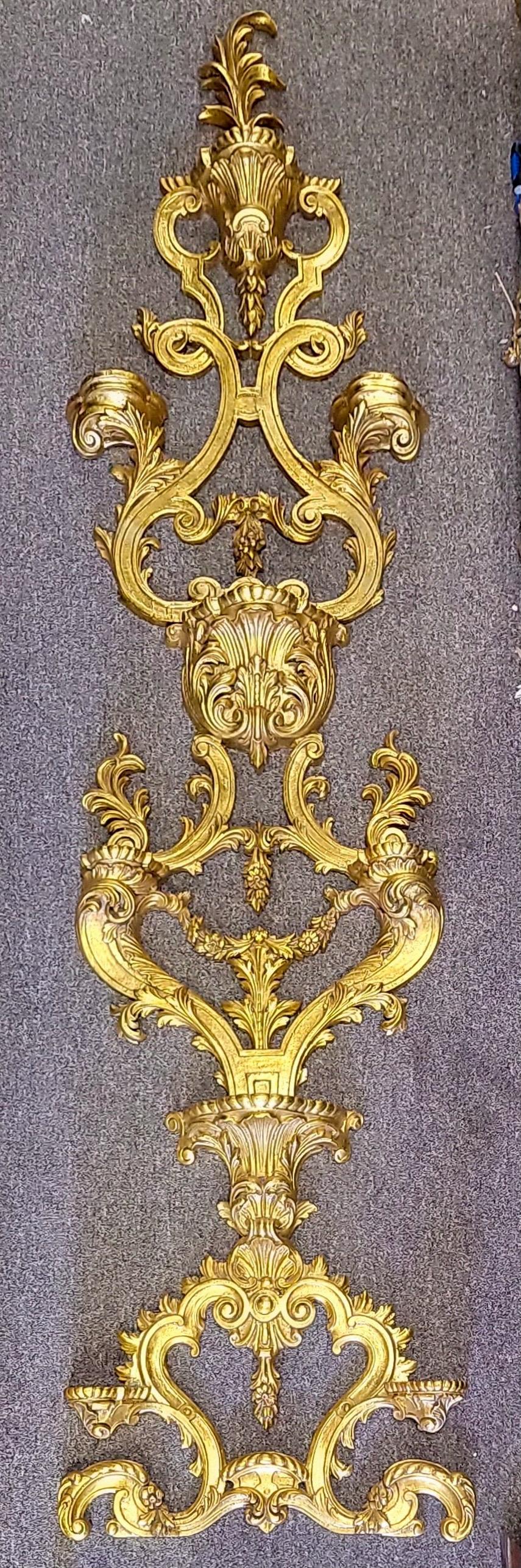 Rococo Support mural / Etagère / Etagere en bois doré rococo italien du milieu du siècle en vente