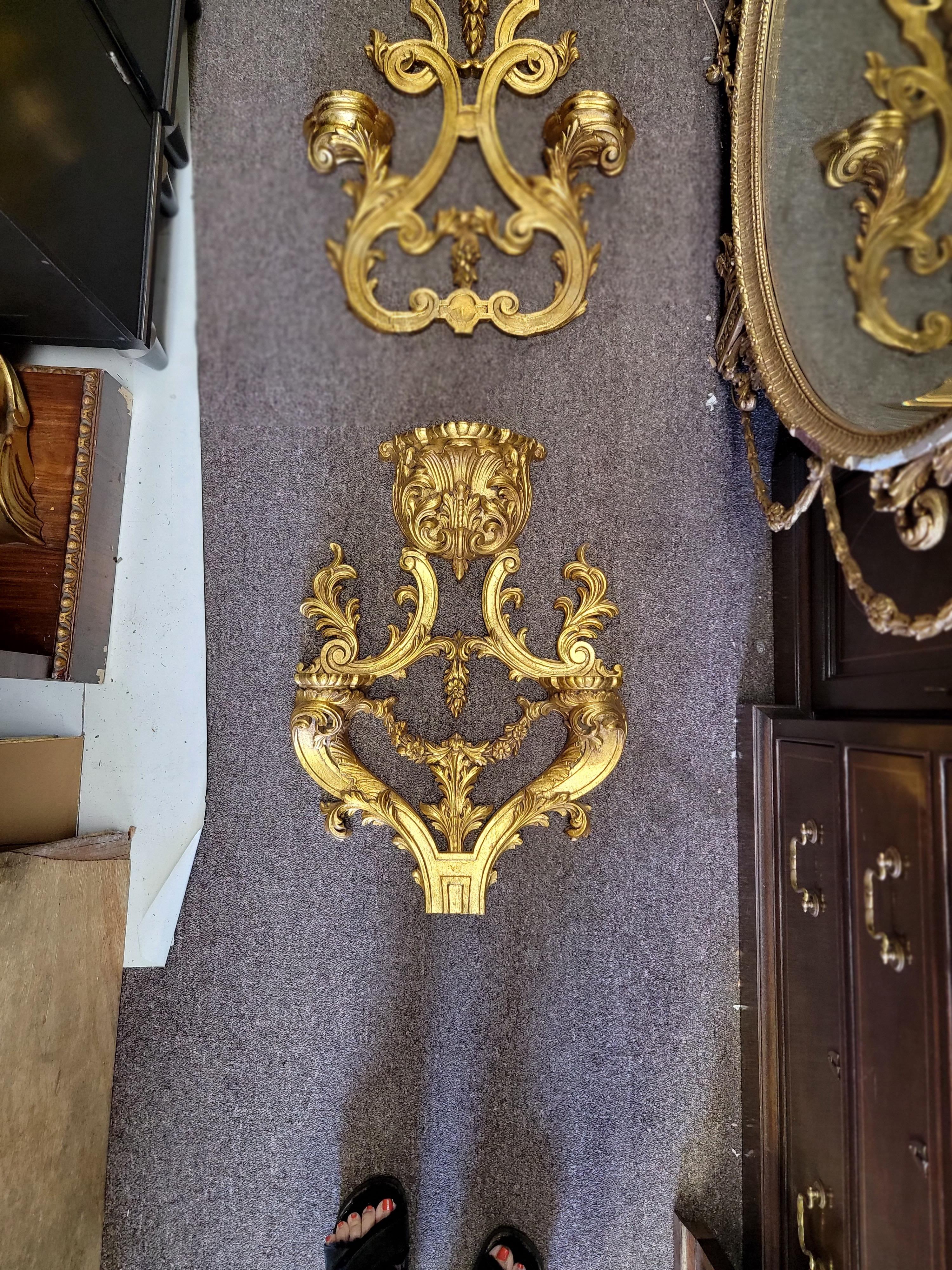 Große Mid-Century Italienisch Giltwood Rokoko Wandhalterung / Regal / Etagere im Angebot 2