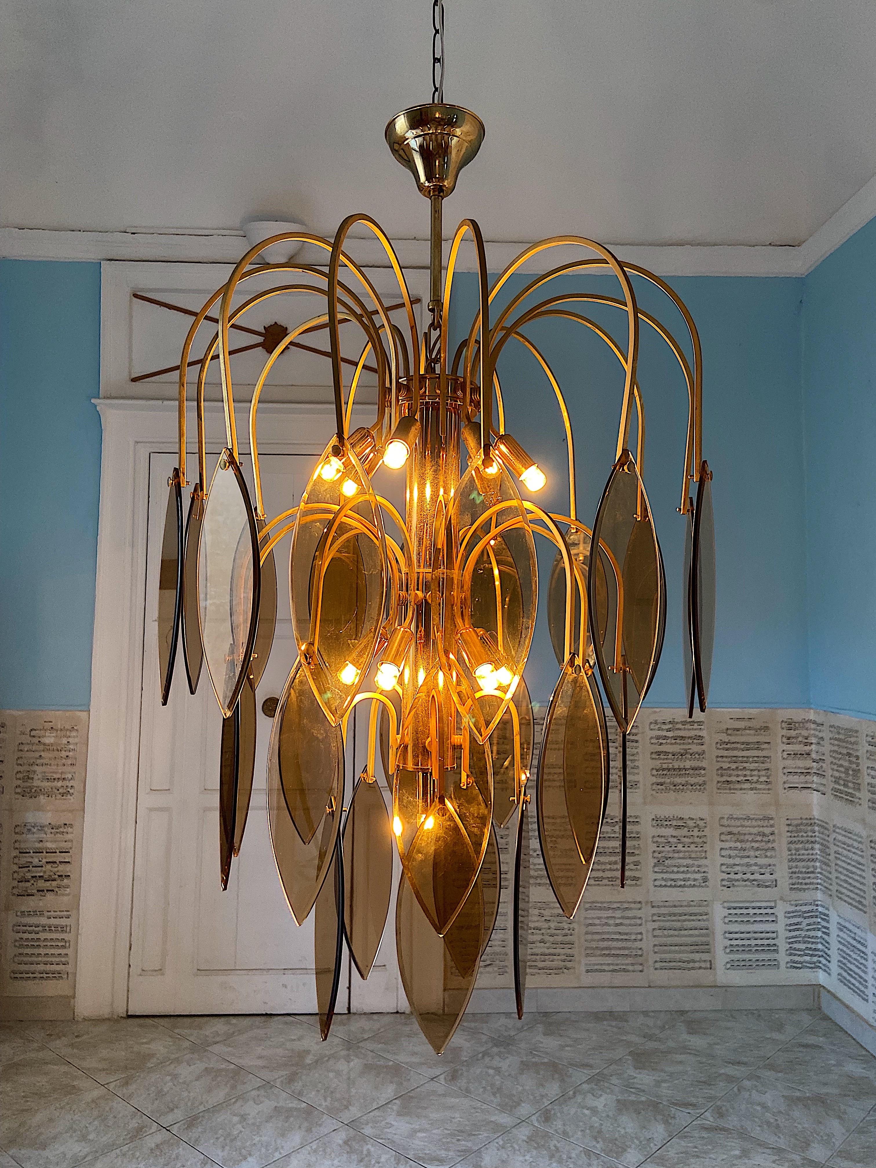 Large Scale Mid-Century Modern Murano Glass Chandelier Attributed to Vistosi  For Sale 3