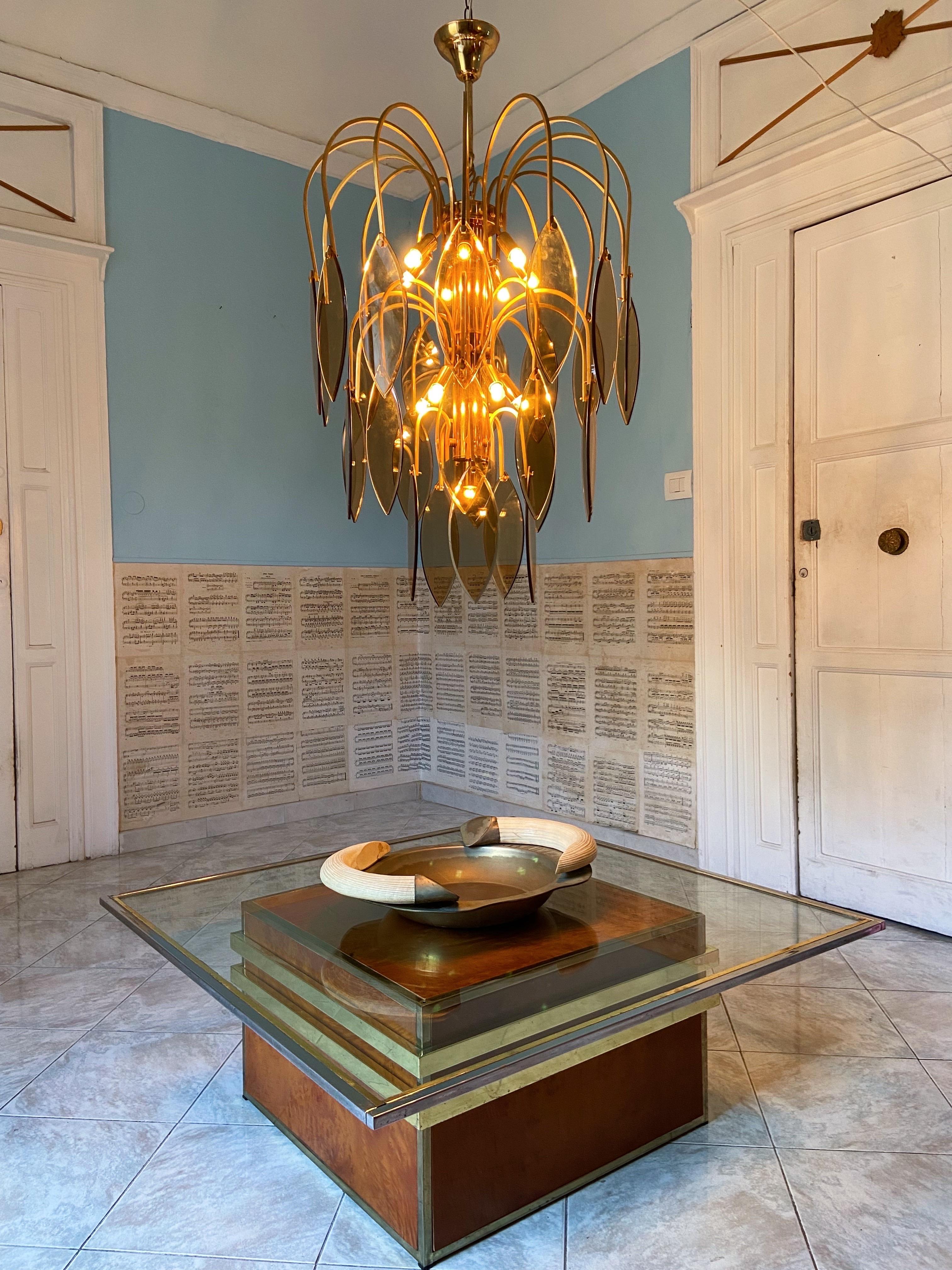 Metal Large Scale Mid-Century Modern Murano Glass Chandelier Attributed to Vistosi  For Sale