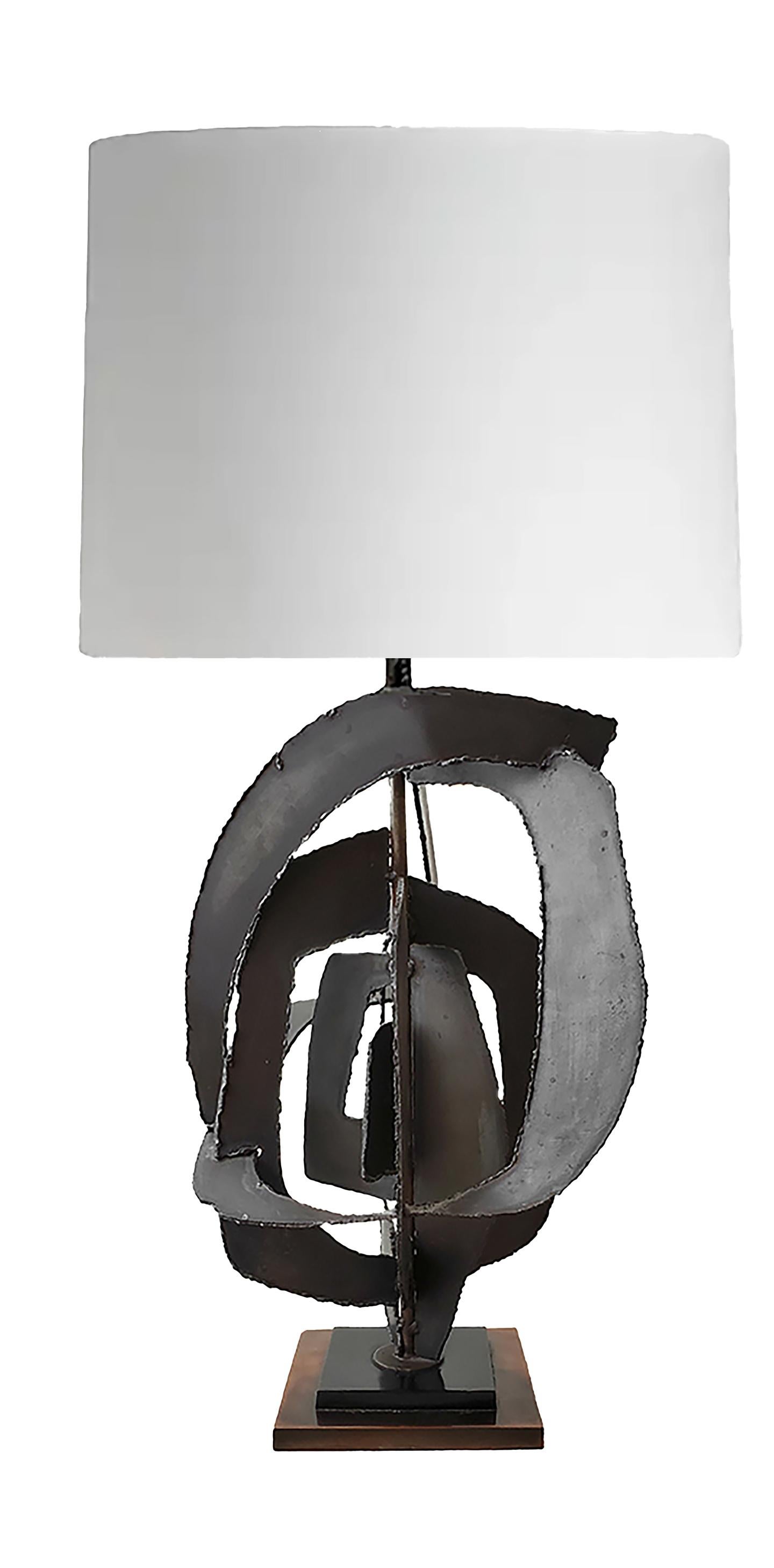 Skulpturale Brutalisten-Lampe aus der Jahrhundertmitte von Richard Barr im Angebot