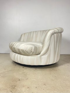 Large Scale Milo Baughman for Thayer Coggin Swivel chair with Chrome Base