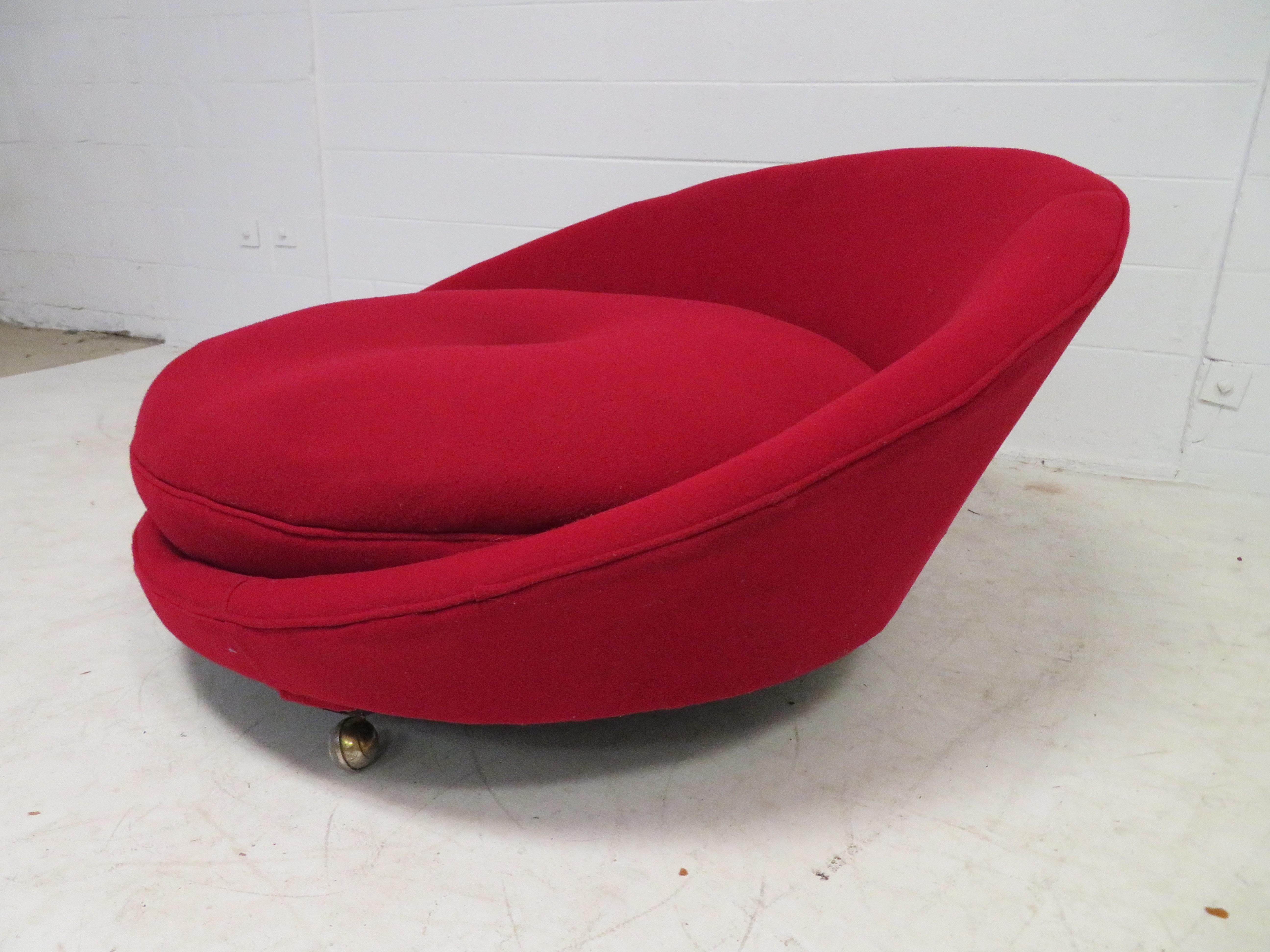 Milo Baughman Stil Runder Chaiselongue-Sessel, Mid-Century Modern (Moderne der Mitte des Jahrhunderts) im Angebot