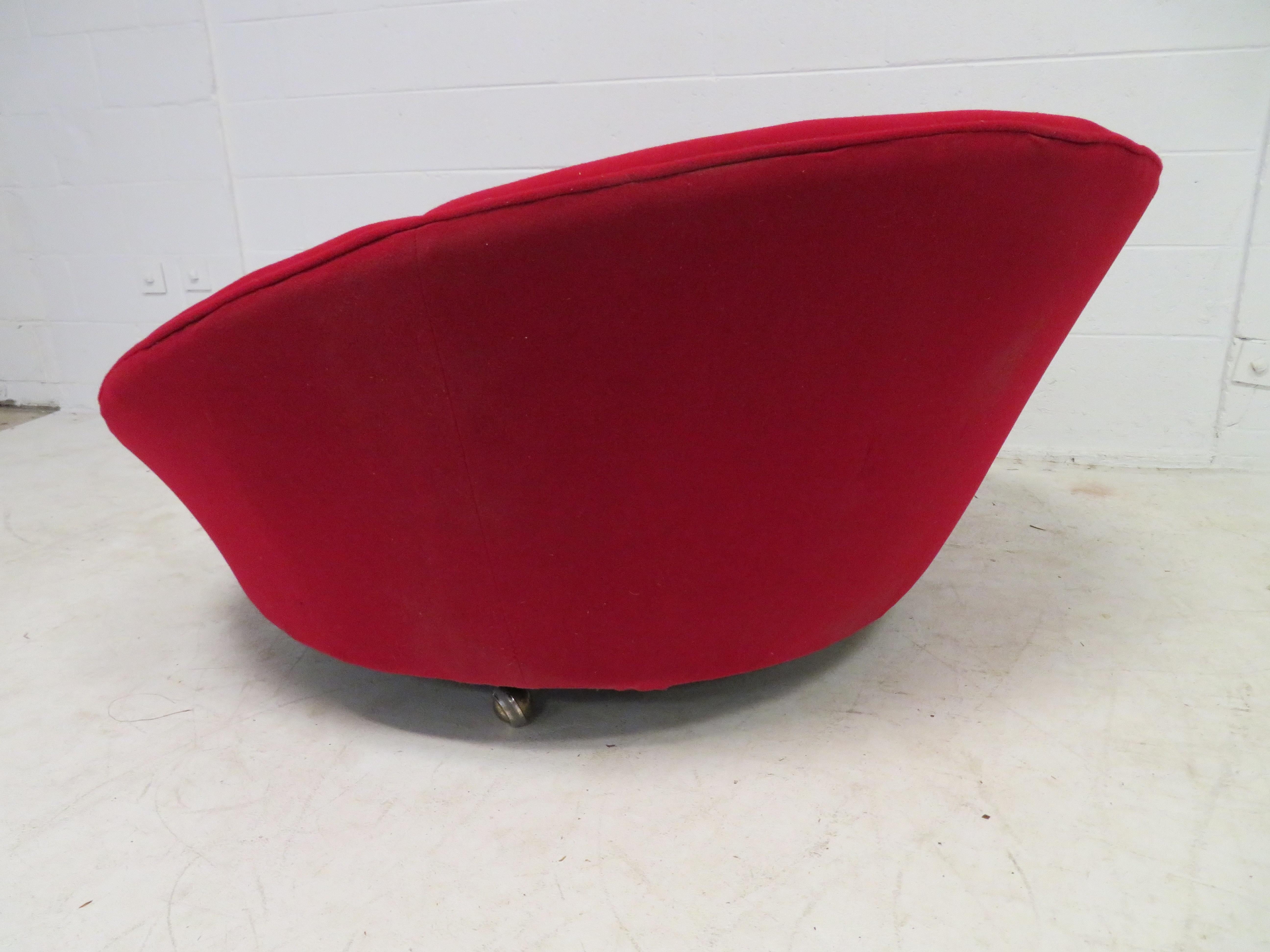 round chaise lounge chair