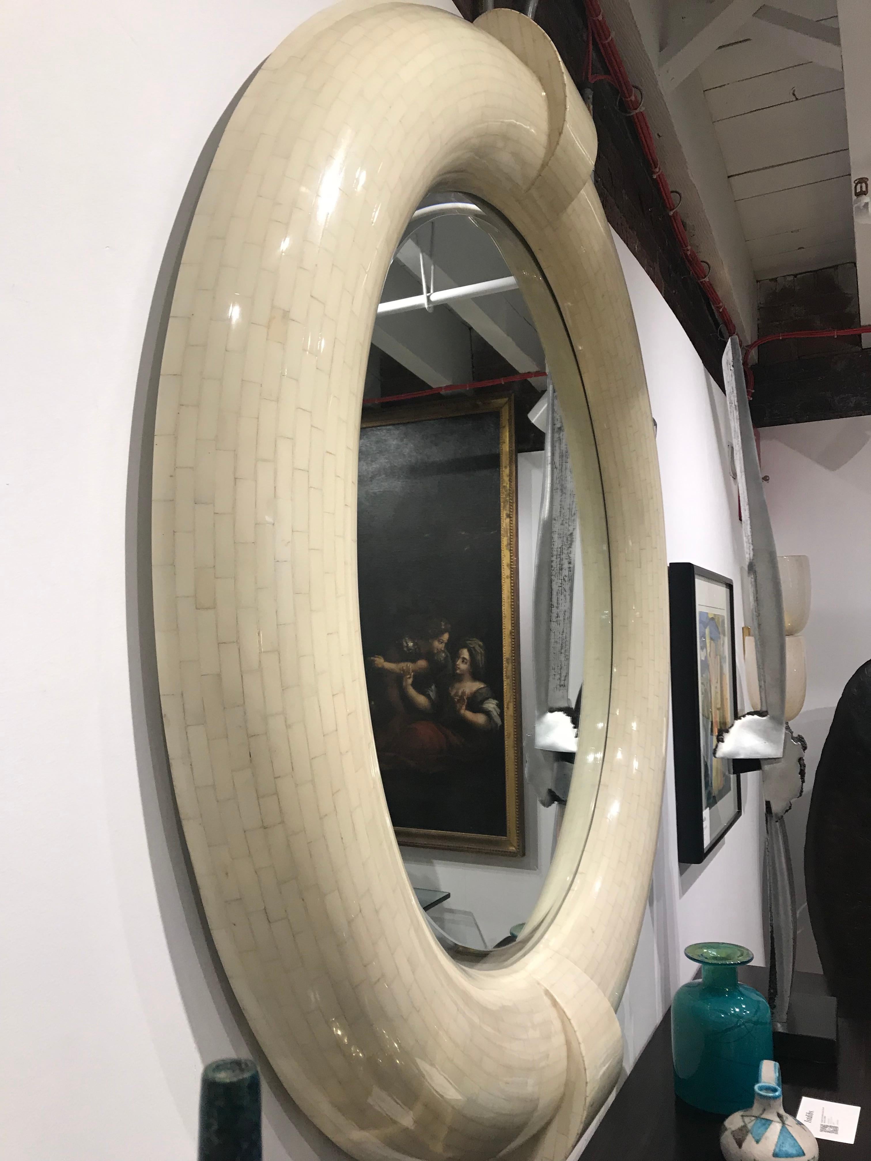 Large-Scale Circular Tessellated Bone Mirror by Jimeco ltda In Good Condition For Sale In Montreal, QC