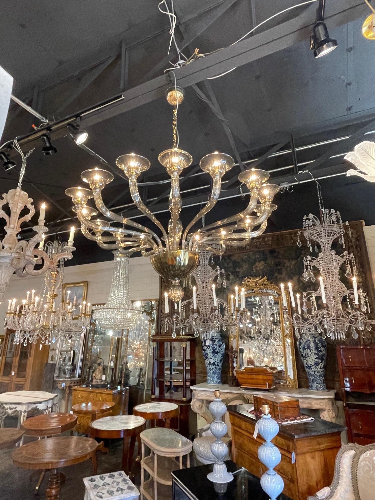 Italiano Large Scale Murano Glass 16 Light Modern Chandelier in vendita