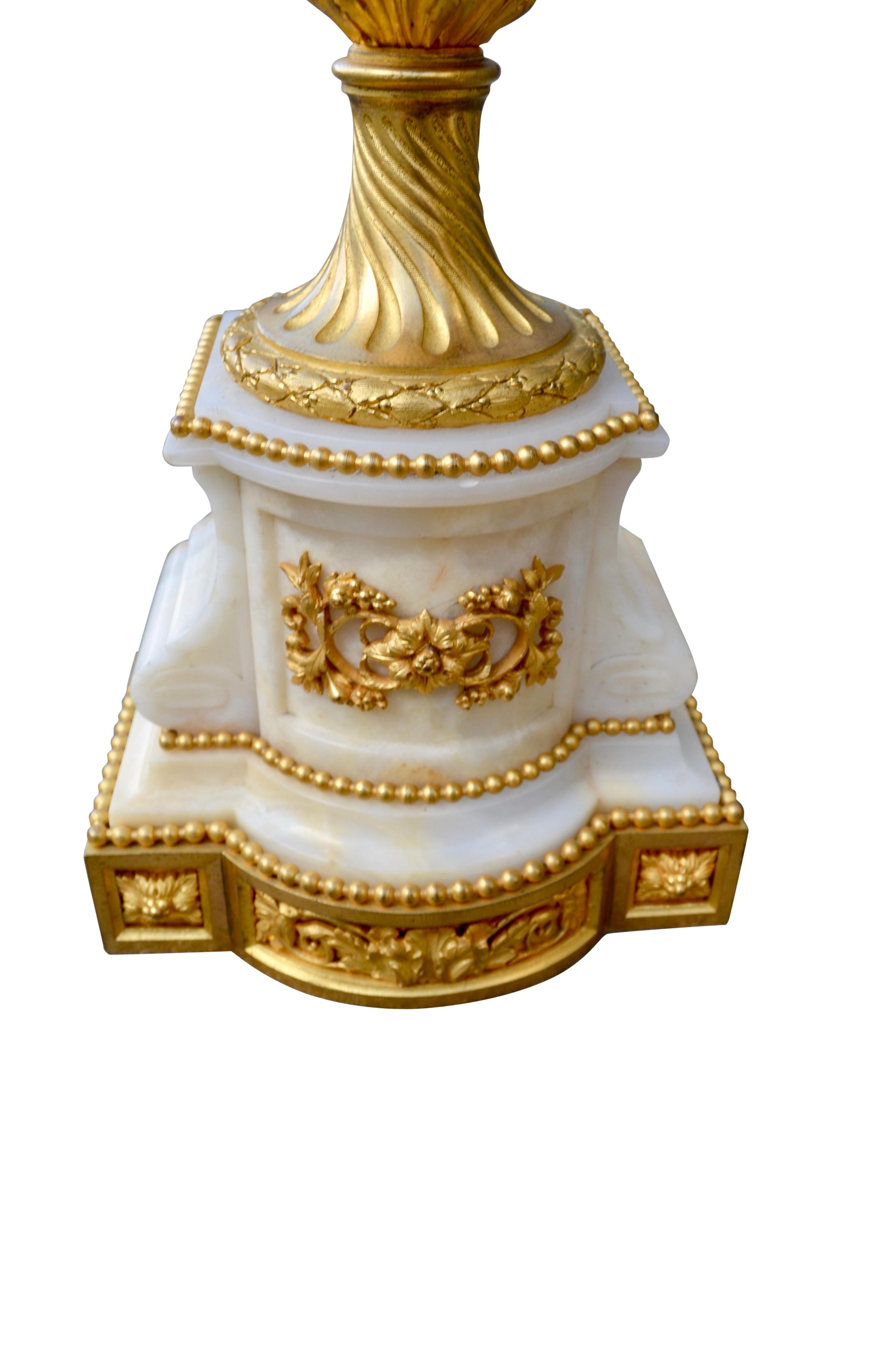 Palastlicher Kandelaber aus Onyx und vergoldeter Bronze Napoleon III. im Angebot 2