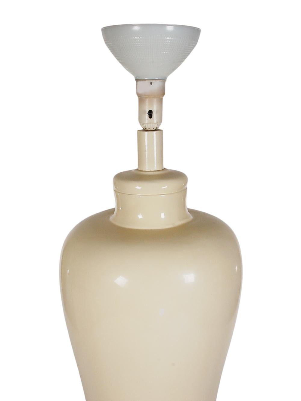 Américain Lampadaire vintage surdimensionné à grande échelle en céramique blanc os en vente