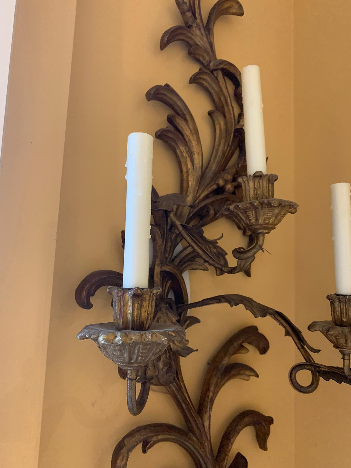 Large Scale Pair of Early 20th Century Italian Giltwood Three-Light Sconces For Sale 8