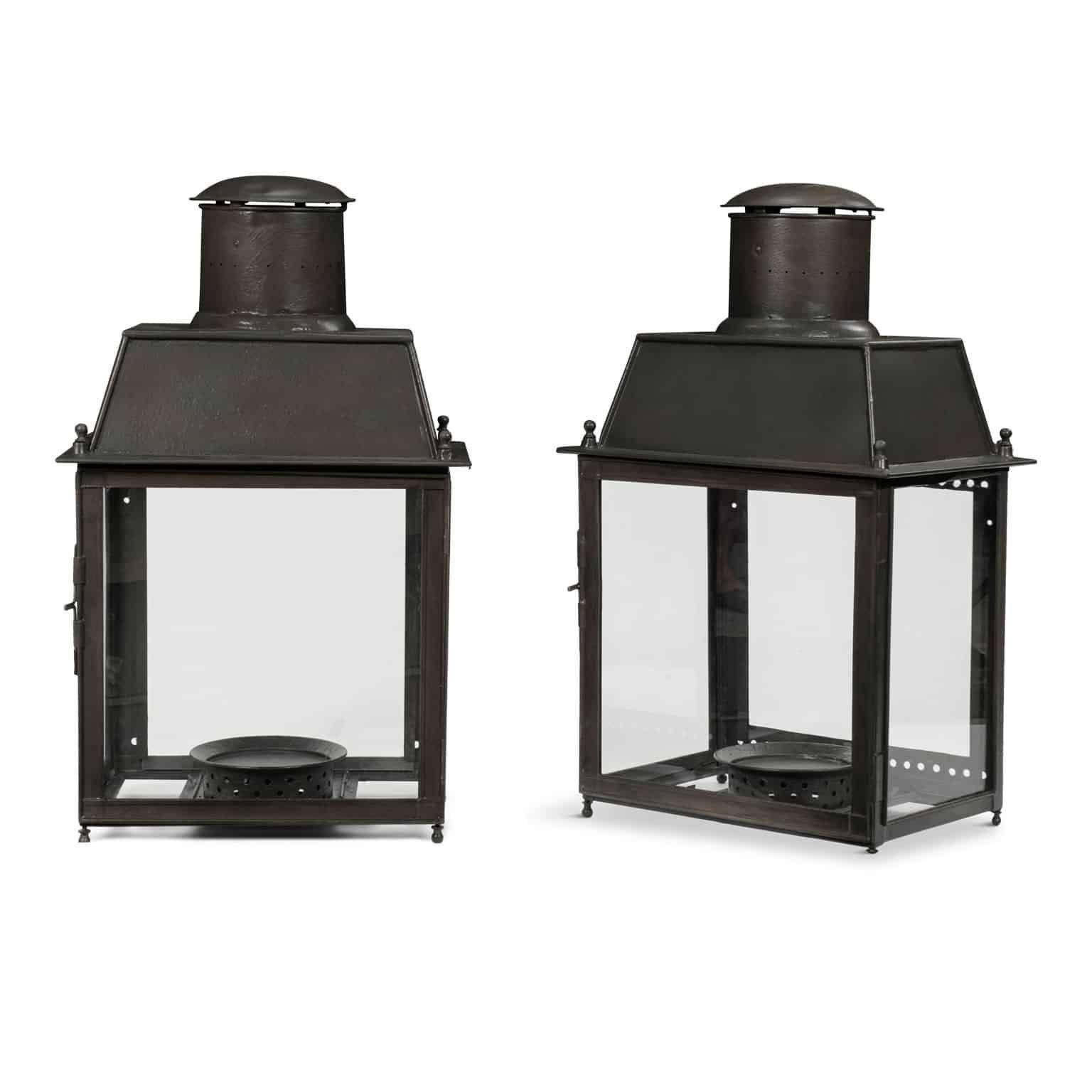 Large-Scale Pair of French Tole Lanterns en vente 2