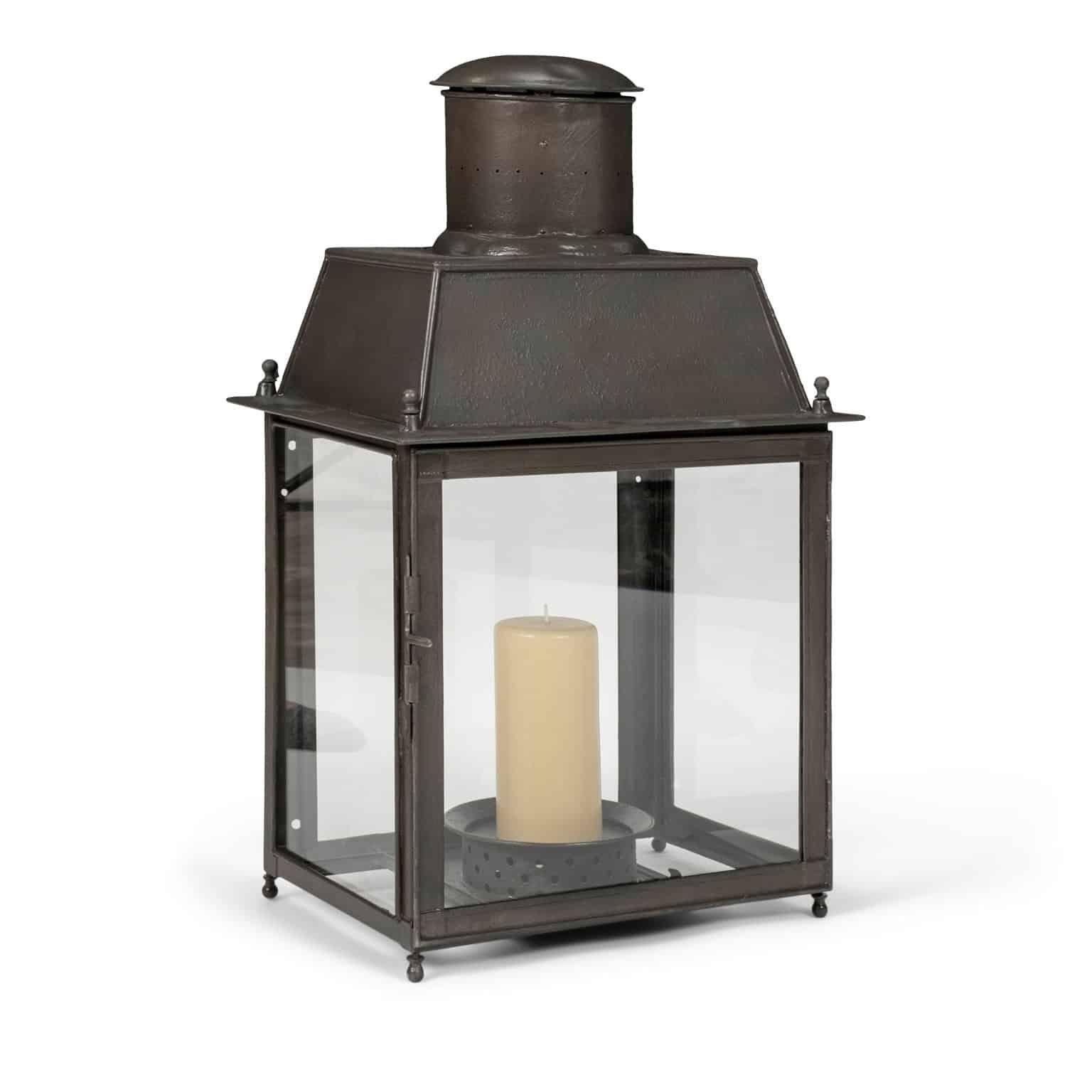 Large-Scale Pair of French Tole Lanterns en vente 6