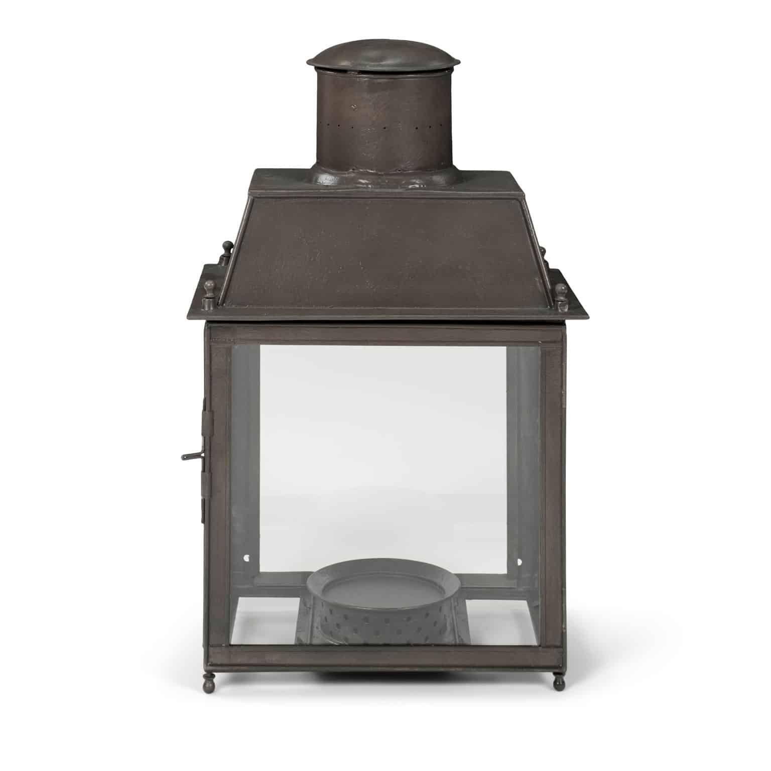 Large-Scale Pair of French Tole Lanterns en vente 10