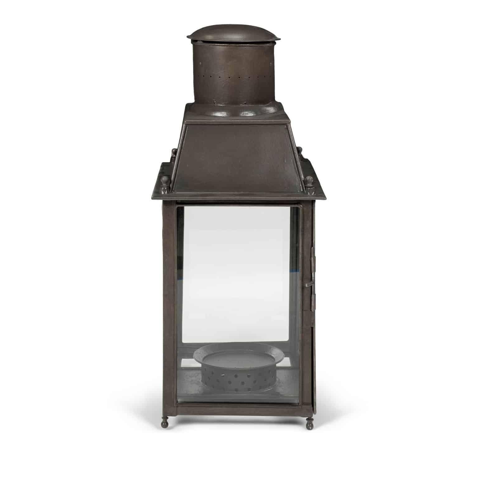 Large-Scale Pair of French Tole Lanterns en vente 11
