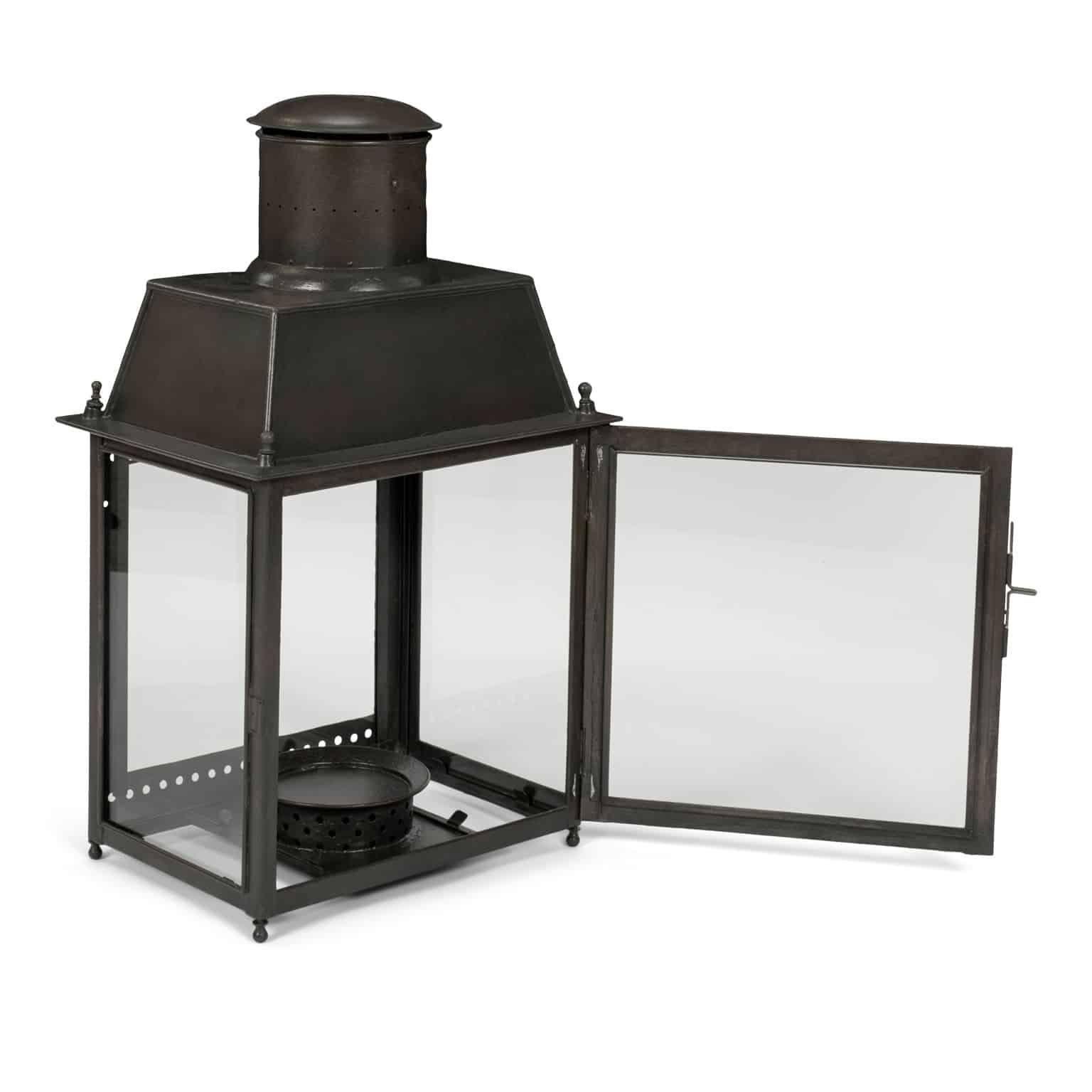 Verre Large-Scale Pair of French Tole Lanterns en vente