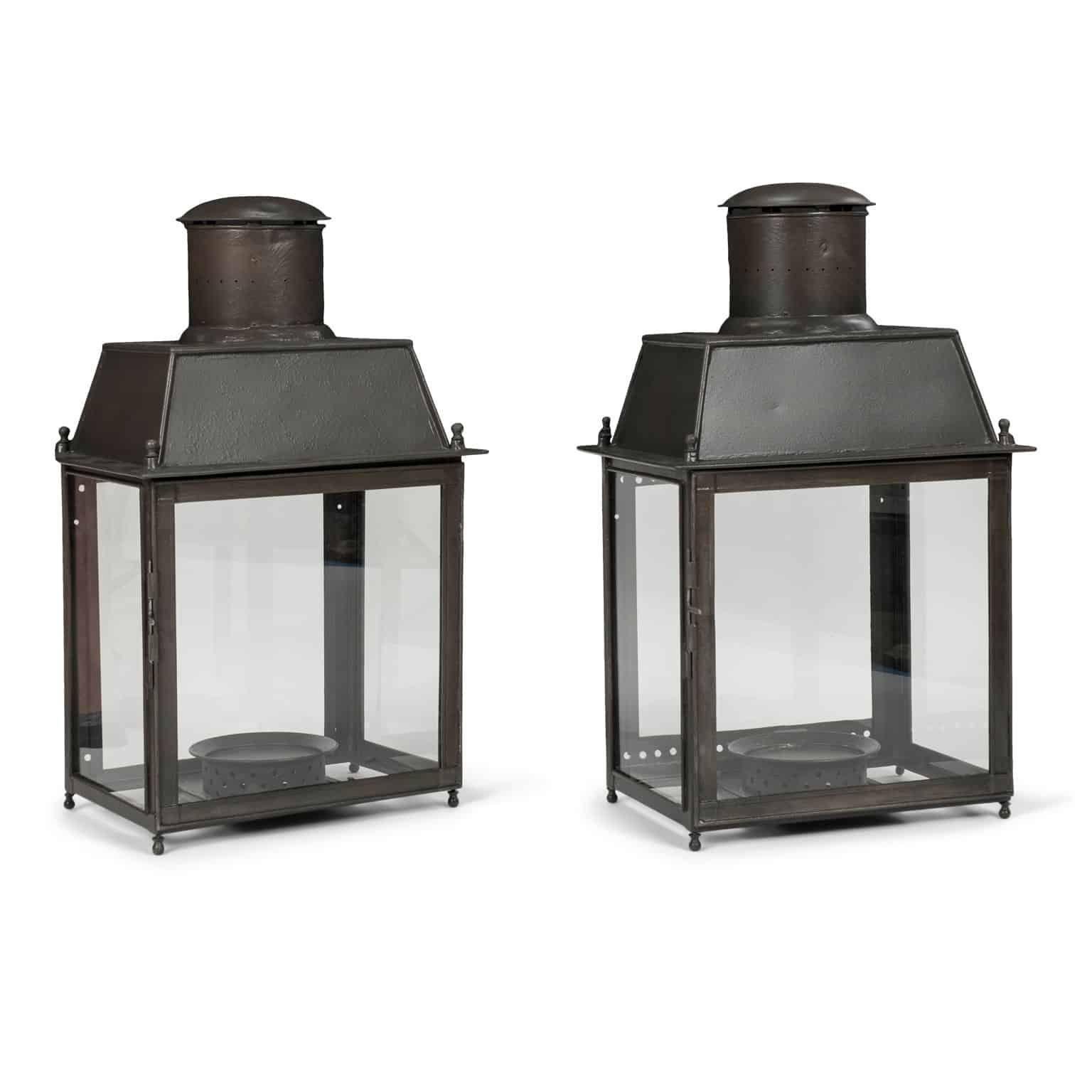 Large-Scale Pair of French Tole Lanterns en vente 1