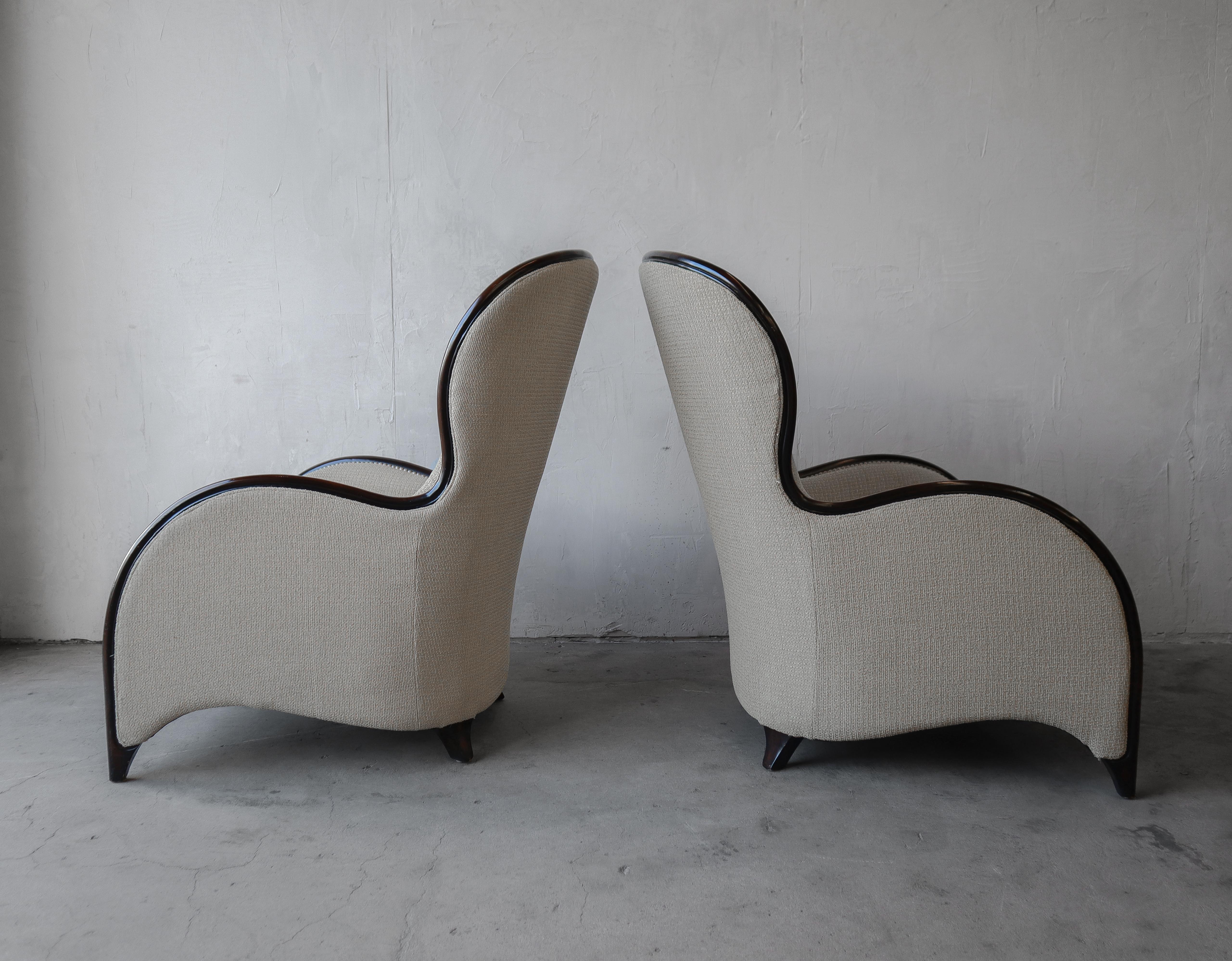 Large Scale Pair of Lounge Chairs In Good Condition In Las Vegas, NV