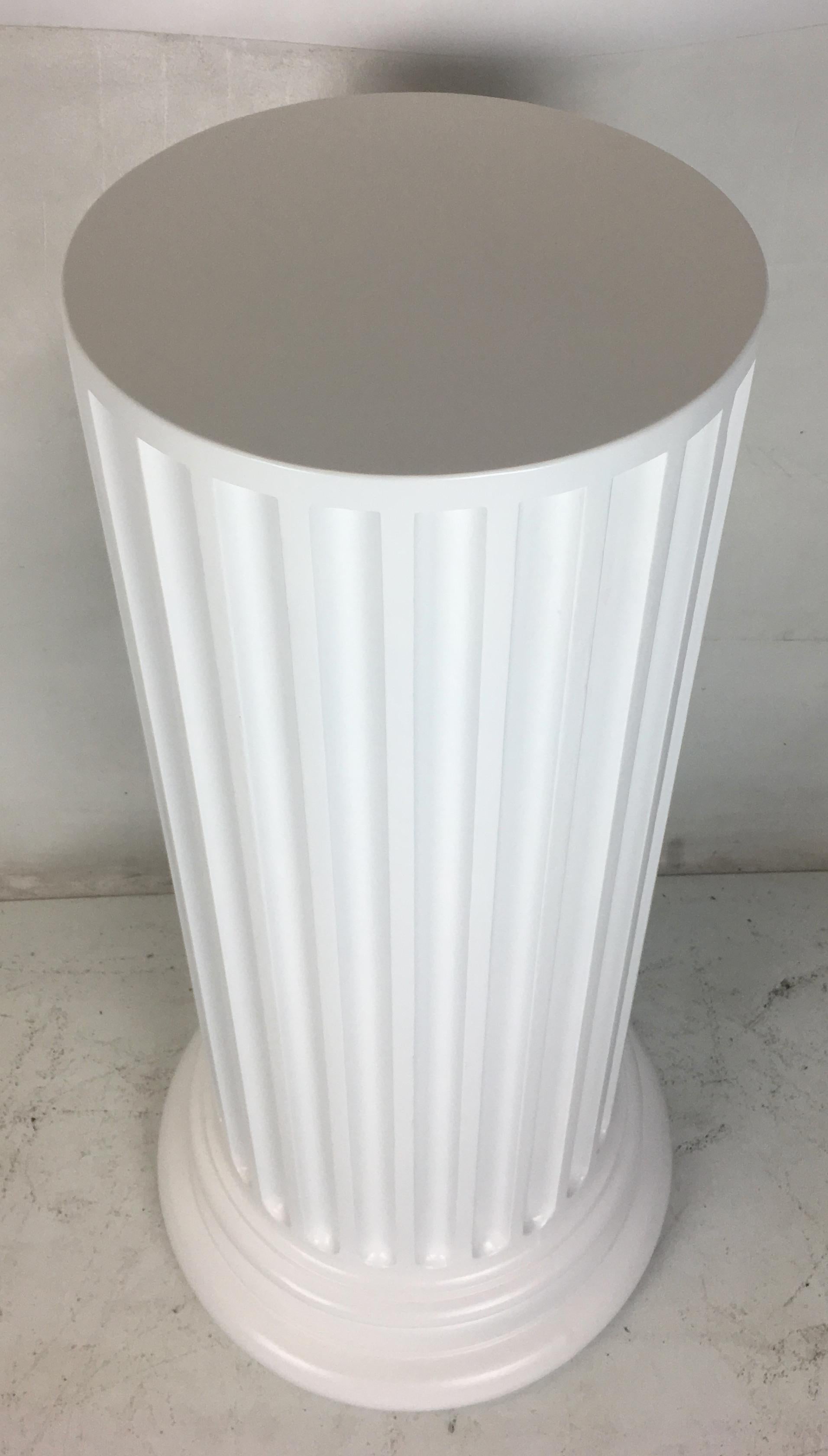 Beautifully rendered vintage plaster column-form pedestal. We have refinished the column in white lacquer and we'd be happy to adjust the color to the buyer's specification. 

Dimensions:
Bottom 21
