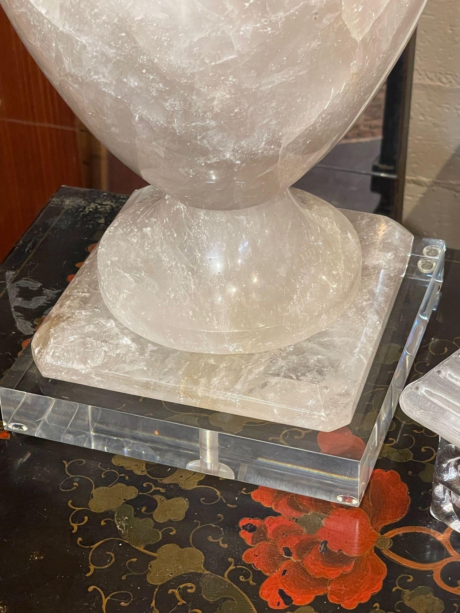 Cristal de roche Lampe à grande échelle en cristal de roche poli en vente