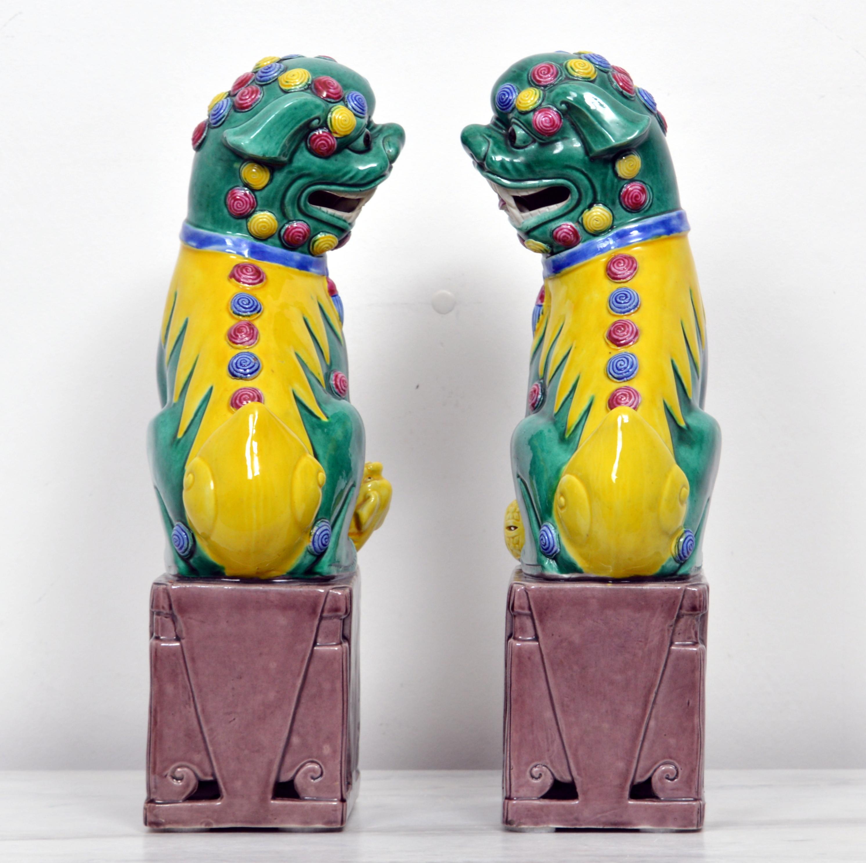 Large Scale Polychrome Glazed Porcelain Foo Dogs or Foo Lions In Good Condition In Stockholm, SE