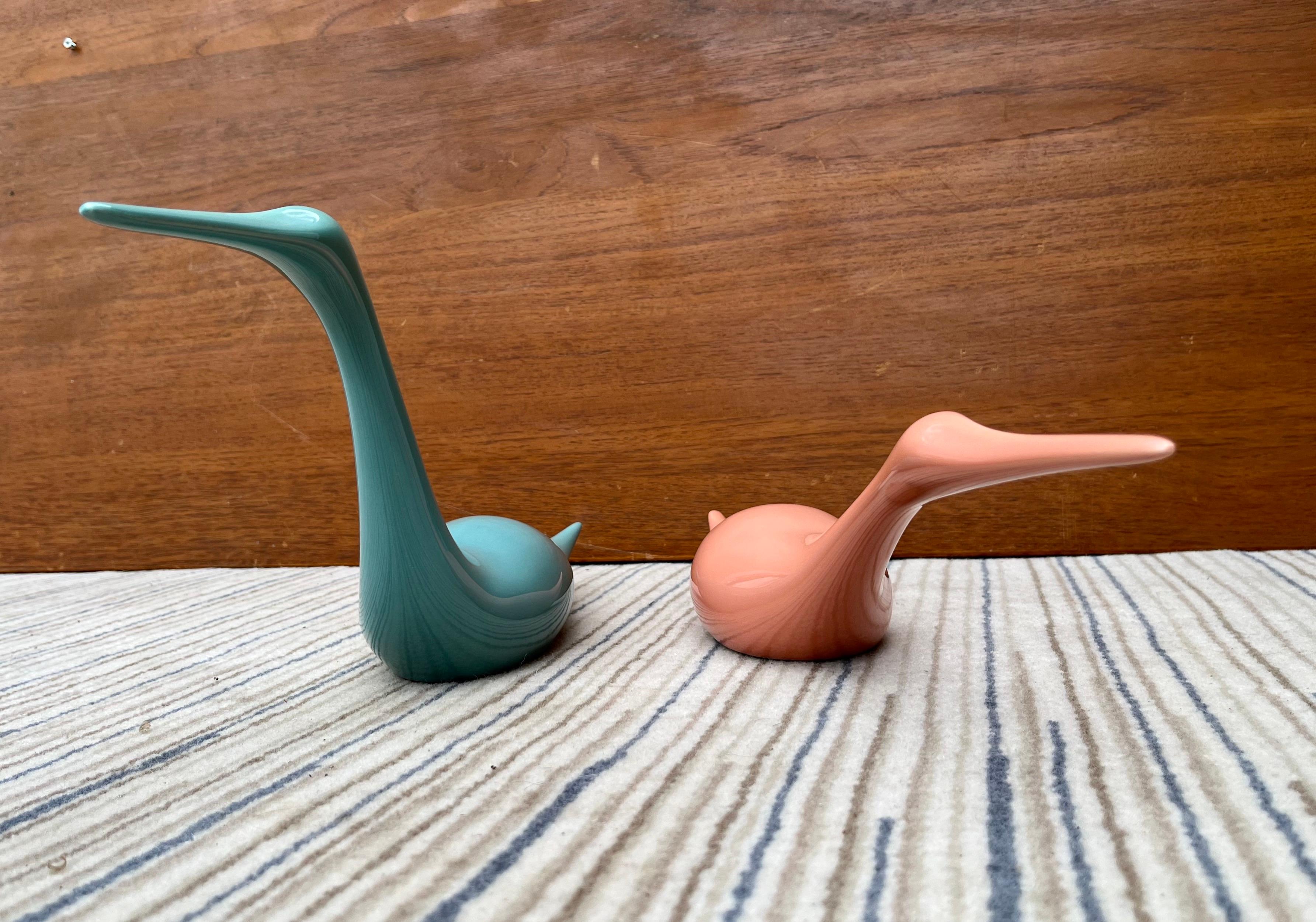 Figuritas de cerámica a gran escala de pájaros postmodernos Jaru Art Pottery of California Cerámico en venta