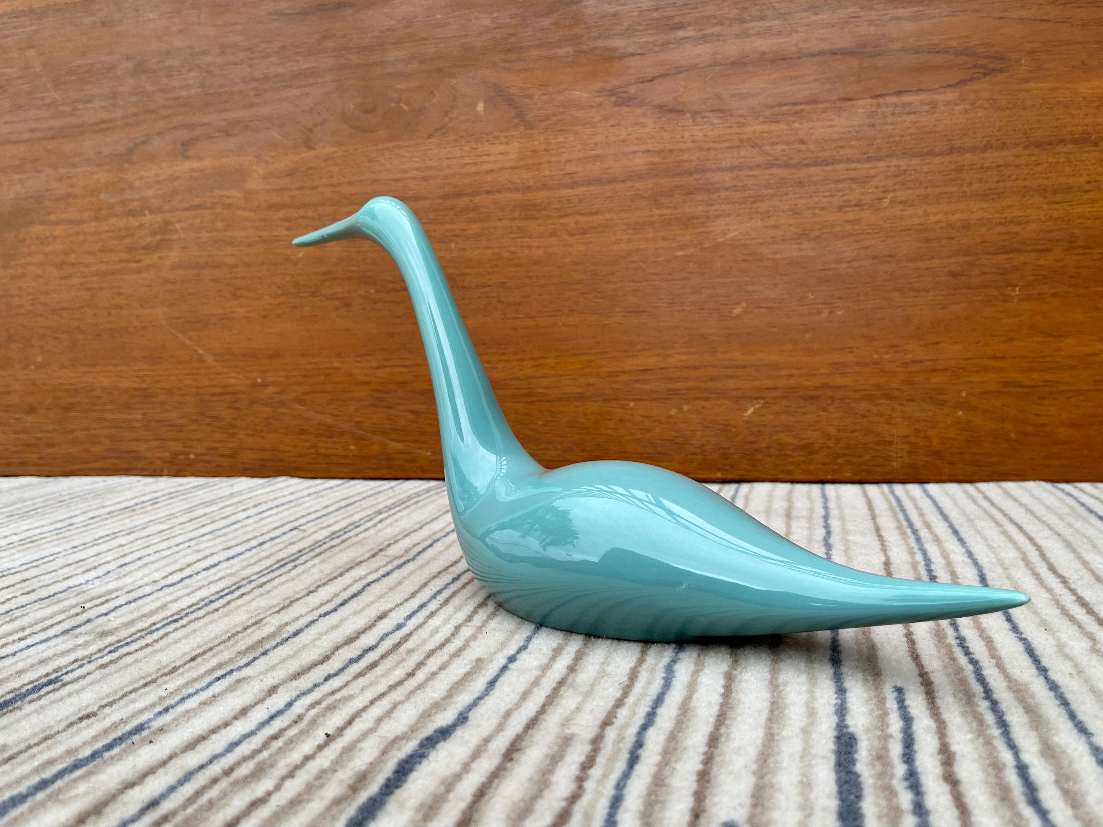 Figuritas de cerámica a gran escala de pájaros postmodernos Jaru Art Pottery of California en venta 1